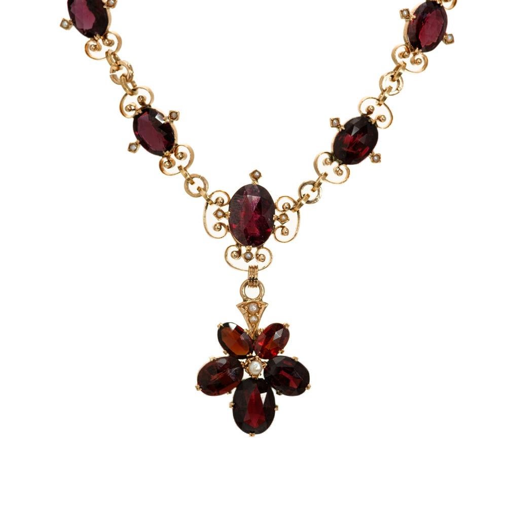 Taille ovale Collier pendentif victorien en or rose avec perles et grenats de 40,00 carats en vente