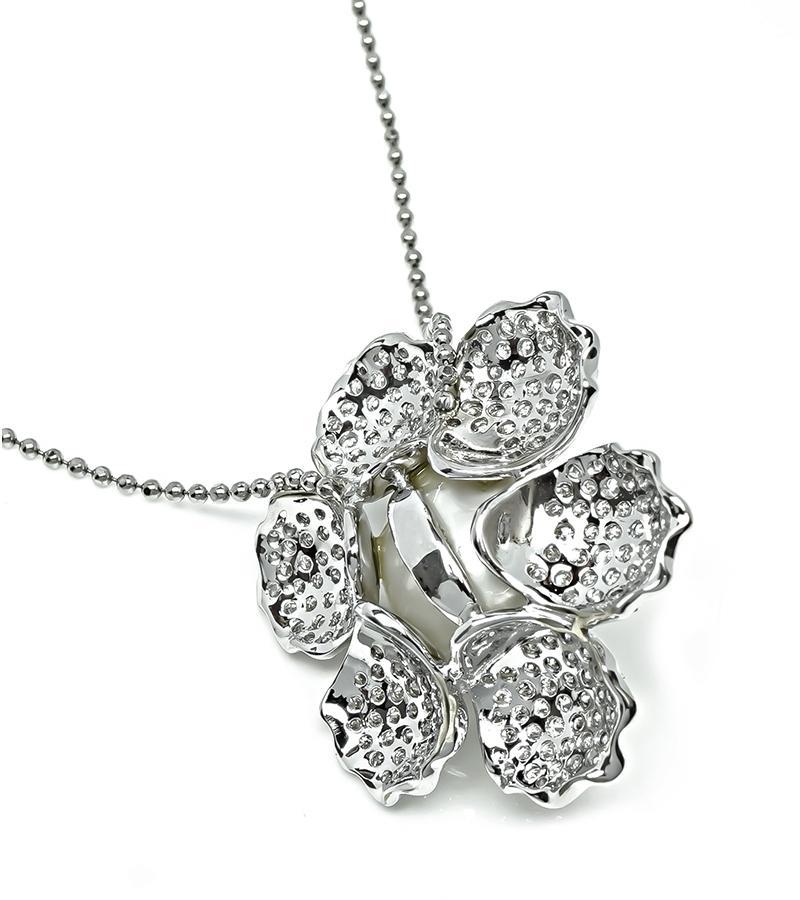 Collana con ciondolo a forma di fiore di perla con diamante 4,00ct In condizioni buone in vendita a New York, NY