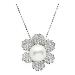 Collana con ciondolo a forma di fiore di perla con diamante 4,00ct
