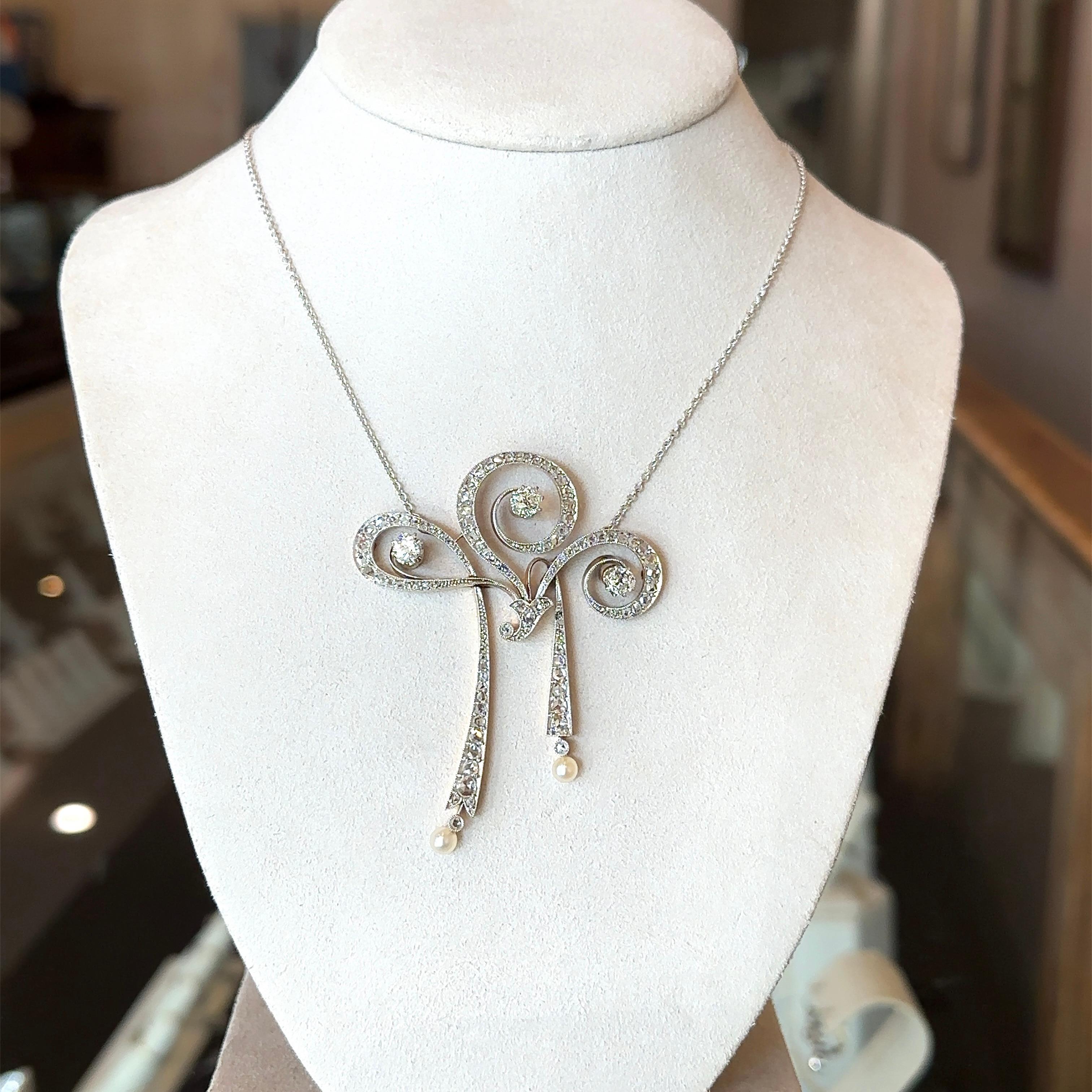 Art déco Collier antique Art Déco en platine et or 18 carats avec 4.00CT diamants et rapport GIA en vente