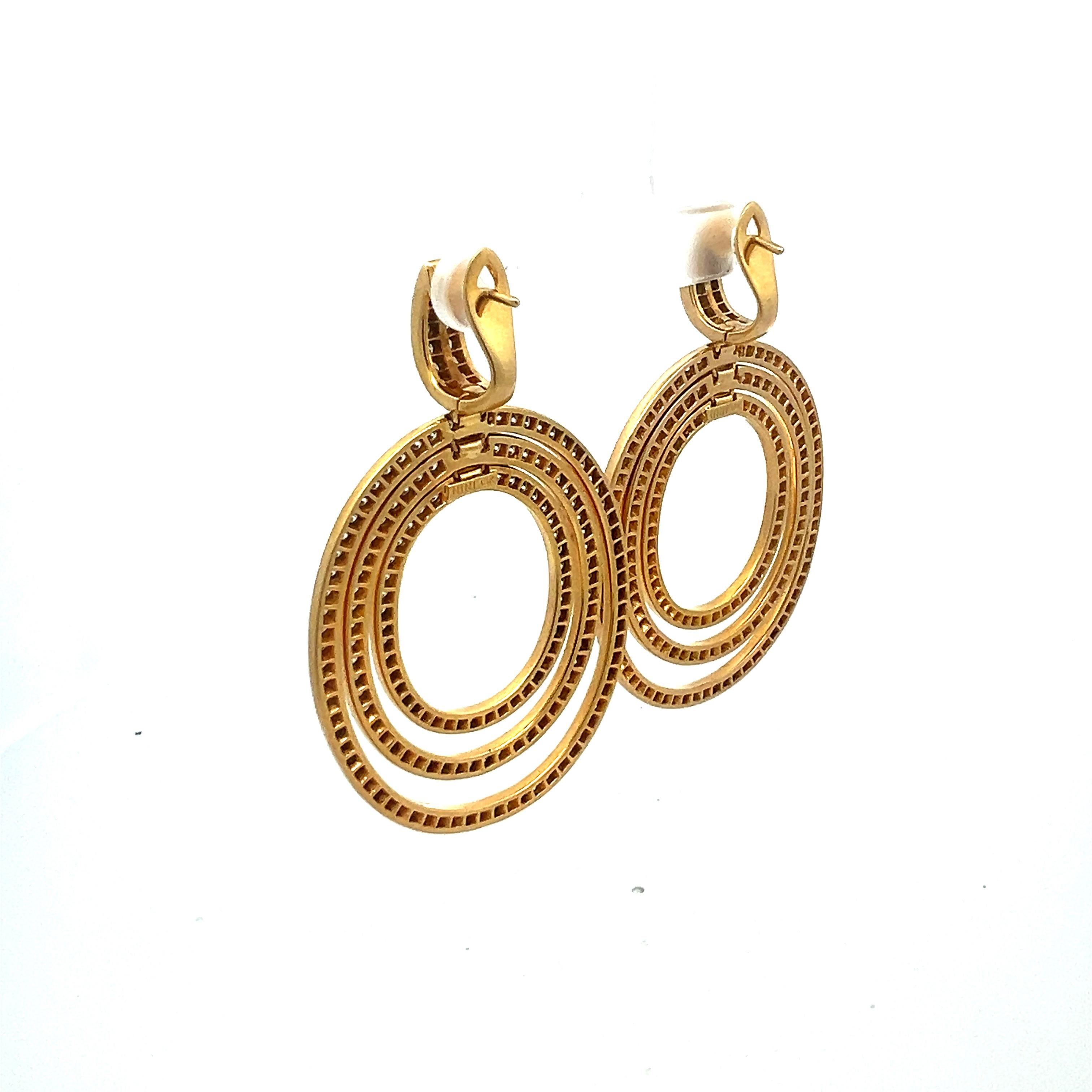 Orecchini pendenti con diamanti multi ovali da 4,00 carati G VS2 in oro giallo 18 carati In condizioni buone in vendita a New York, NY