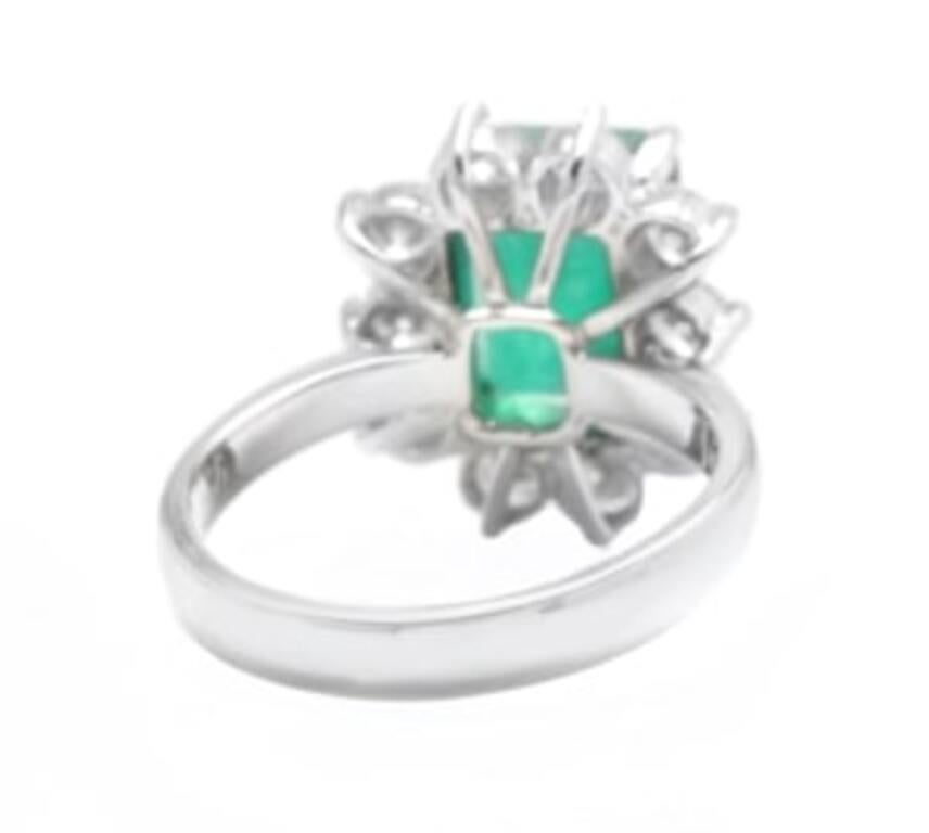 4.00 Carat Natural Emerald and Diamond 14 Karat Solid White Gold Ring In New Condition For Sale In Los Angeles, CA