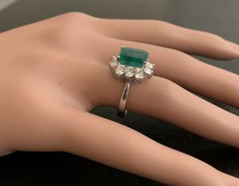Women's or Men's 4.00 Carat Natural Emerald and Diamond 14 Karat Solid White Gold Ring For Sale