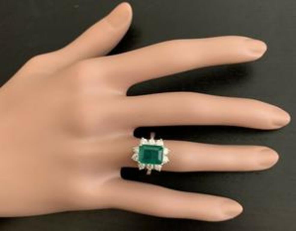 4.00 Carat Natural Emerald and Diamond 14 Karat Solid White Gold Ring For Sale 2