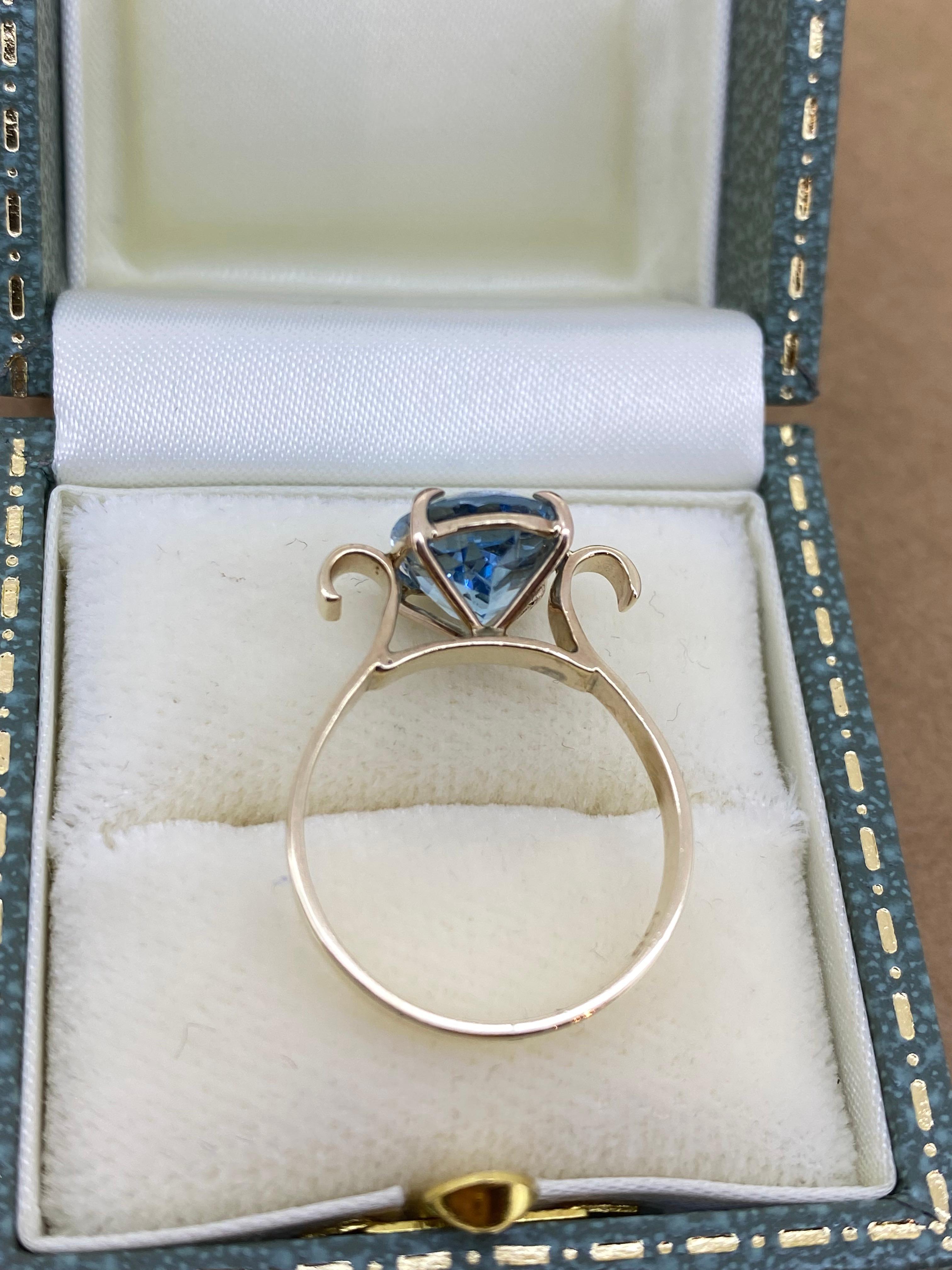 Retro 4.00ct Oval Sky Blue Natural Topaz Solitaire Vintage Ring in 9K Yellow Gold For Sale