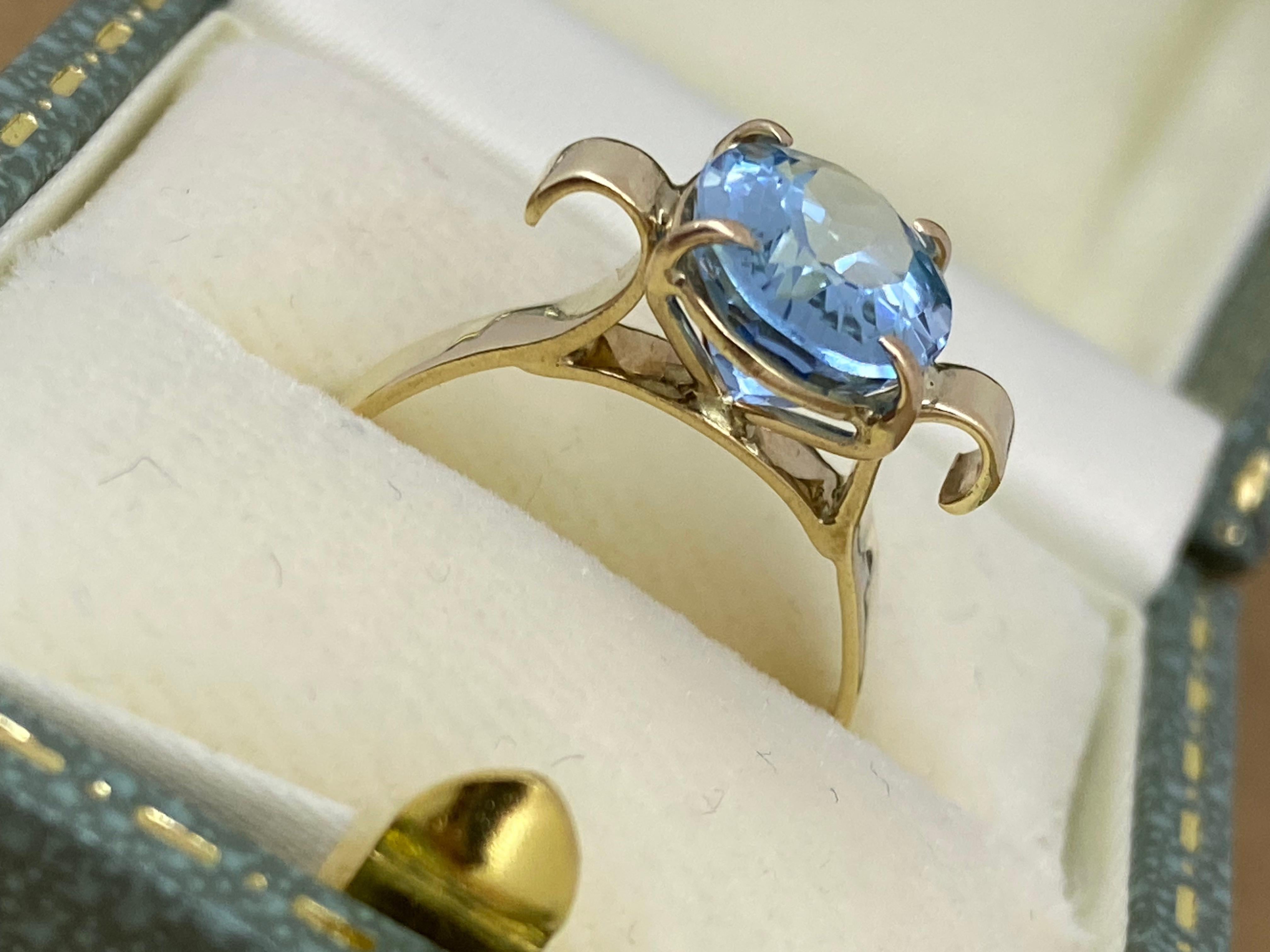 4.00ct Oval Sky Blue Natural Topaz Solitaire Vintage Ring in 9K Yellow Gold In Excellent Condition For Sale In MELBOURNE, AU