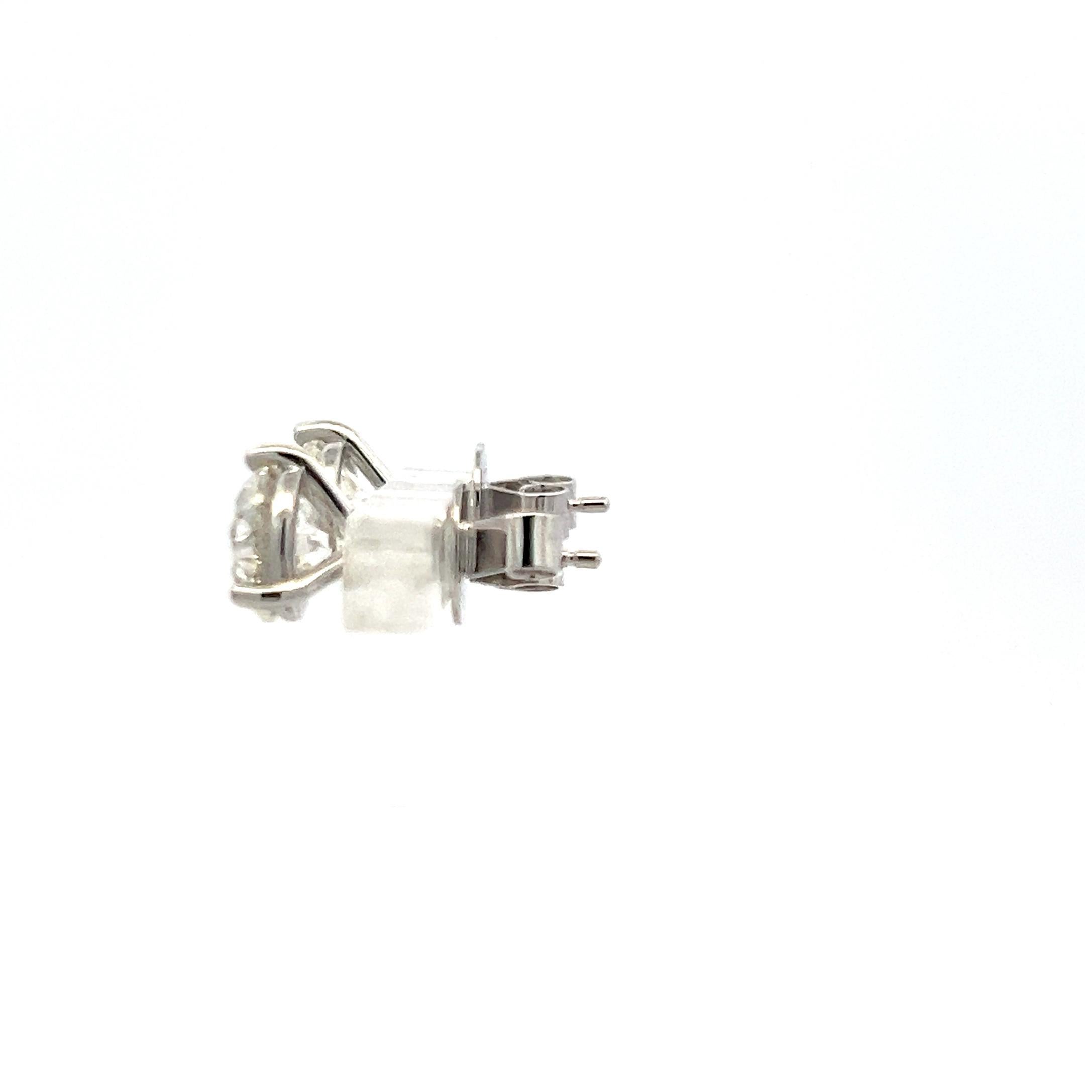 Orecchini con diamanti tondi e brillanti da 4,00ct in oro bianco 18K con GIA (I SI2) In condizioni buone in vendita a New York, NY