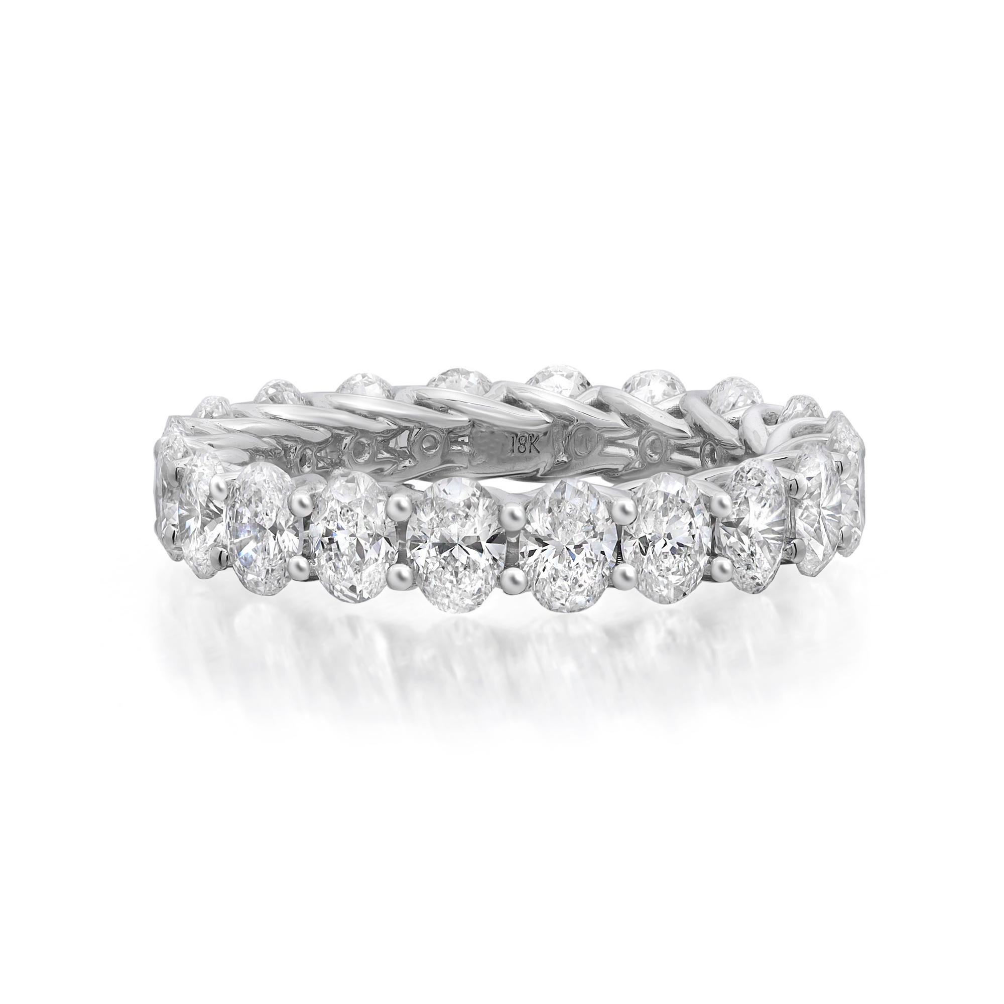 Modern 4.00Cttw Oval Cut Diamond Eternity Wedding Band Ring 18K White Gold For Sale