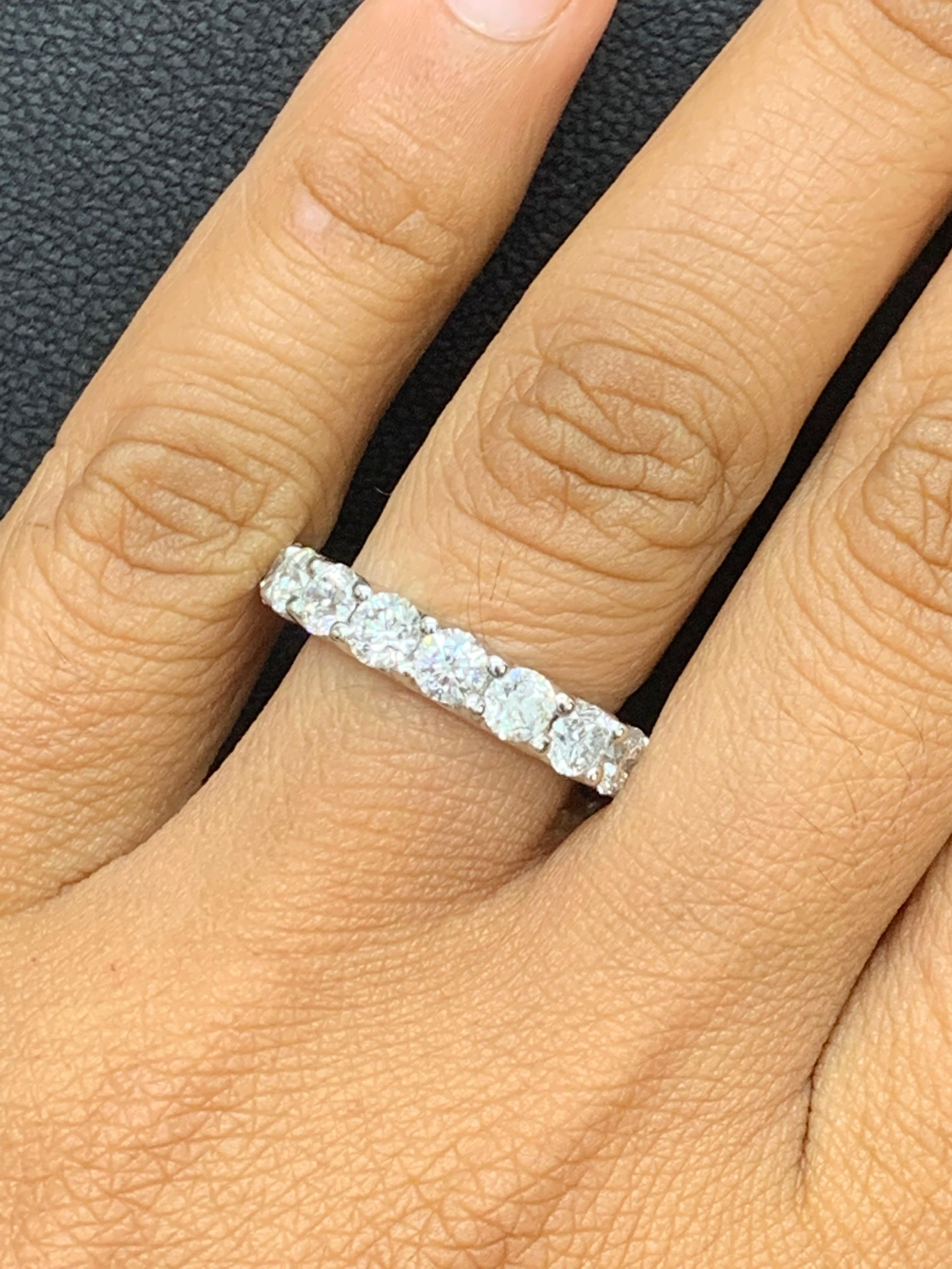4.01 Carat Diamond Eternity Wedding Ring in 14k White Gold In New Condition For Sale In NEW YORK, NY
