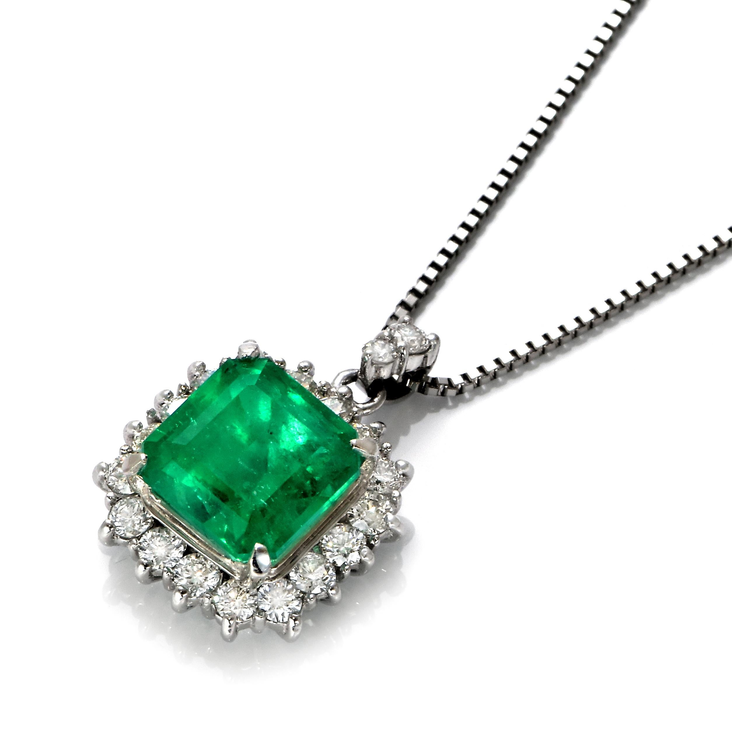 4,01 Karat natürlicher Vivid-Green Smaragd und Diamant-Anhänger aus Platin im Angebot 1