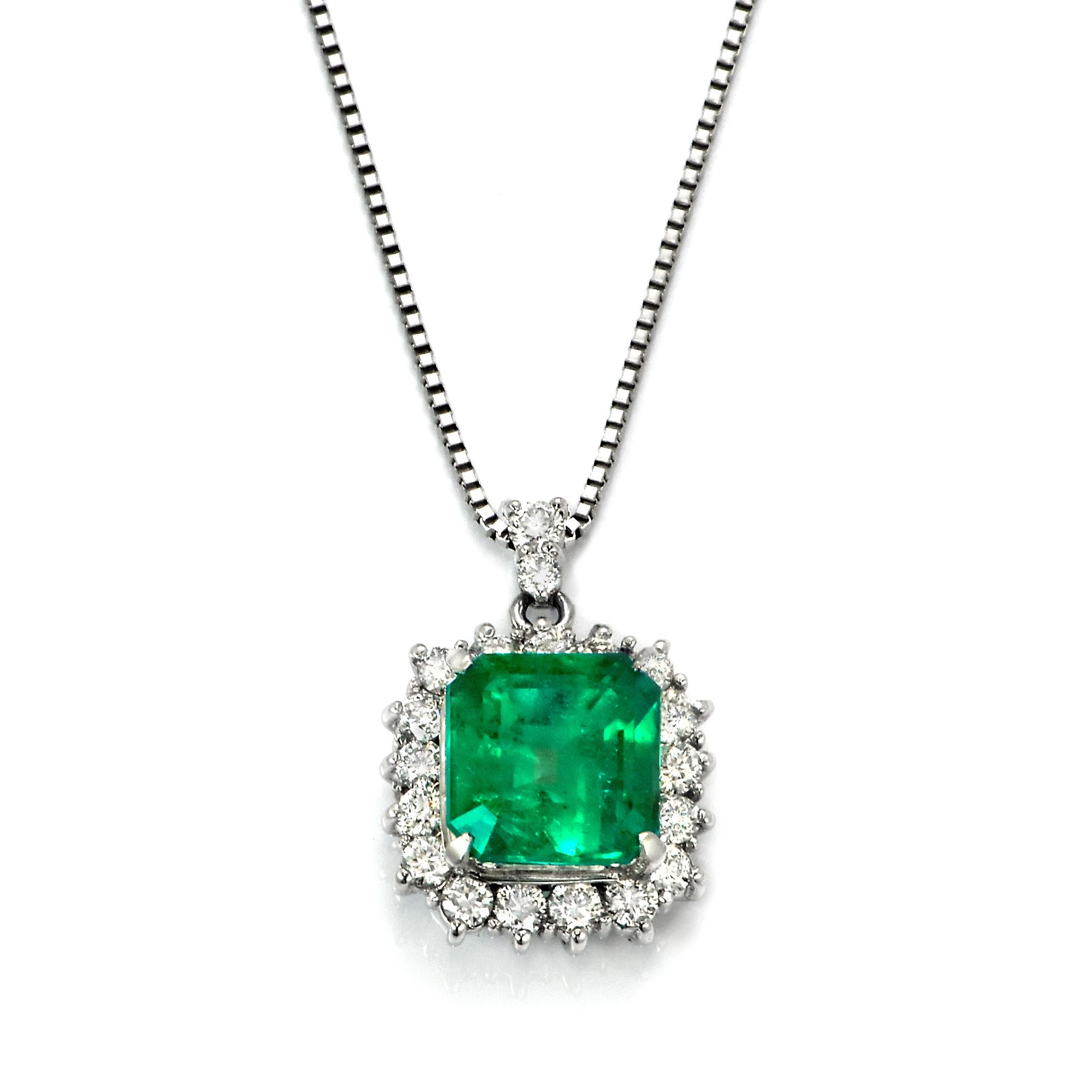 4,01 Karat natürlicher Vivid-Green Smaragd und Diamant-Anhänger aus Platin im Angebot 2
