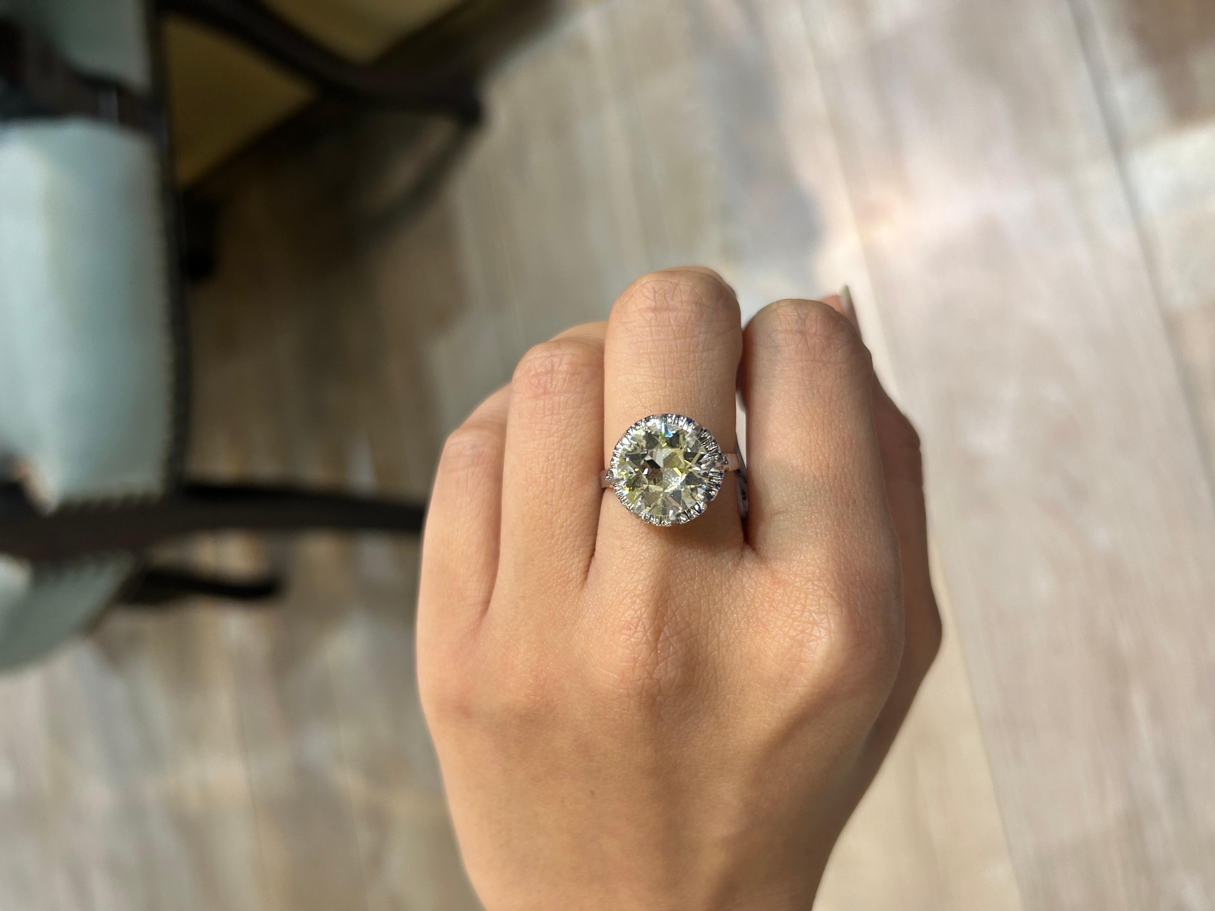 Women's or Men's 4.01 Carat old European Cut Diamond Ring For Sale
