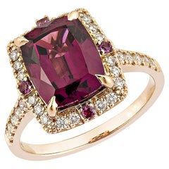 Bague fantaisie en or rose 18 carats avec rhodolite de 4,01 carats et diamant blanc.  