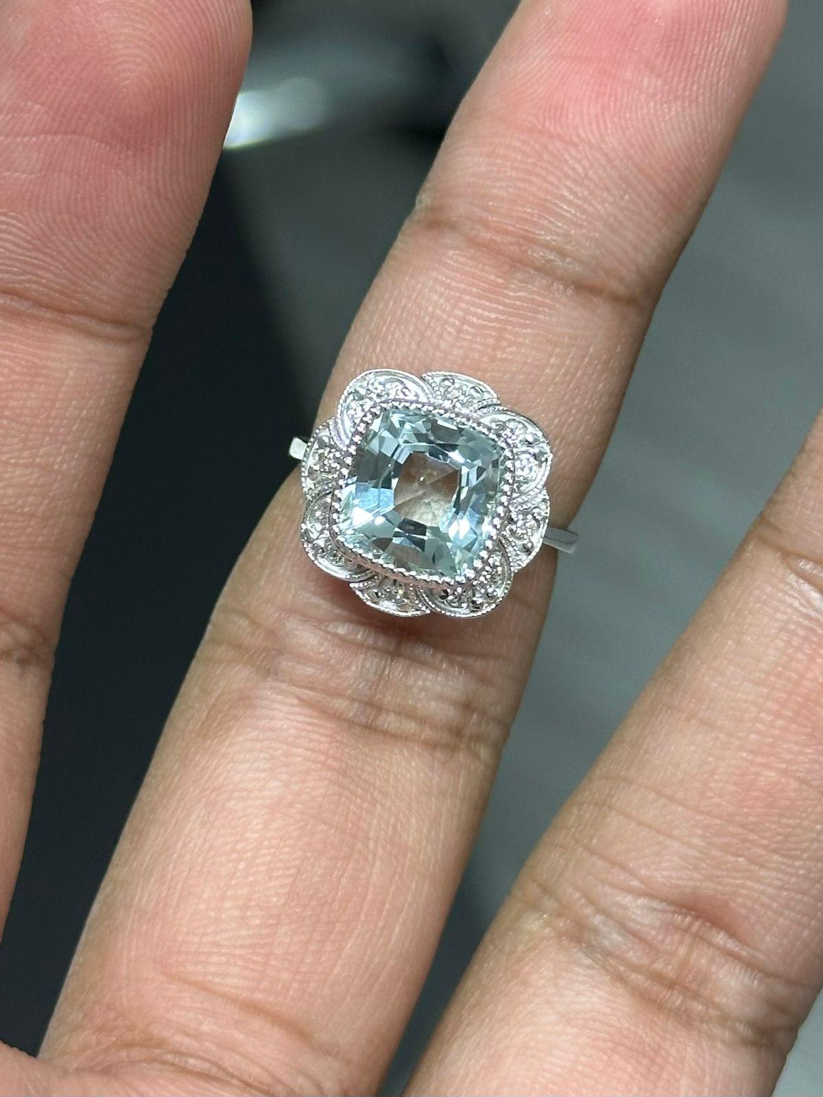 4.01 Carat square cushion Aquamarine & Diamond Ring in 18K White Gold In New Condition For Sale In Bangkok, TH