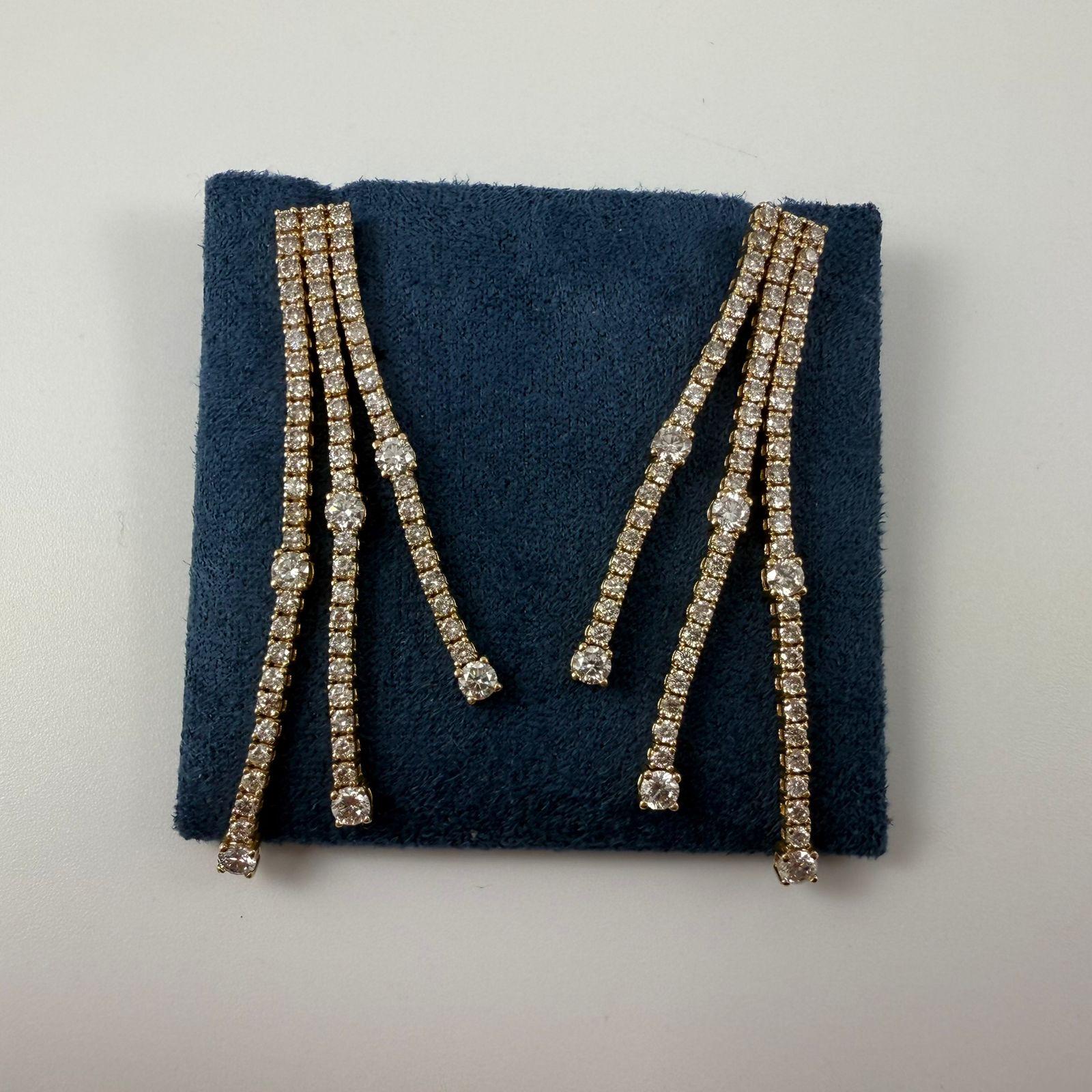 Orecchini a Stazione con Diamante a Tre File da 4,01 Carati in Oro Bianco 14K in vendita 5