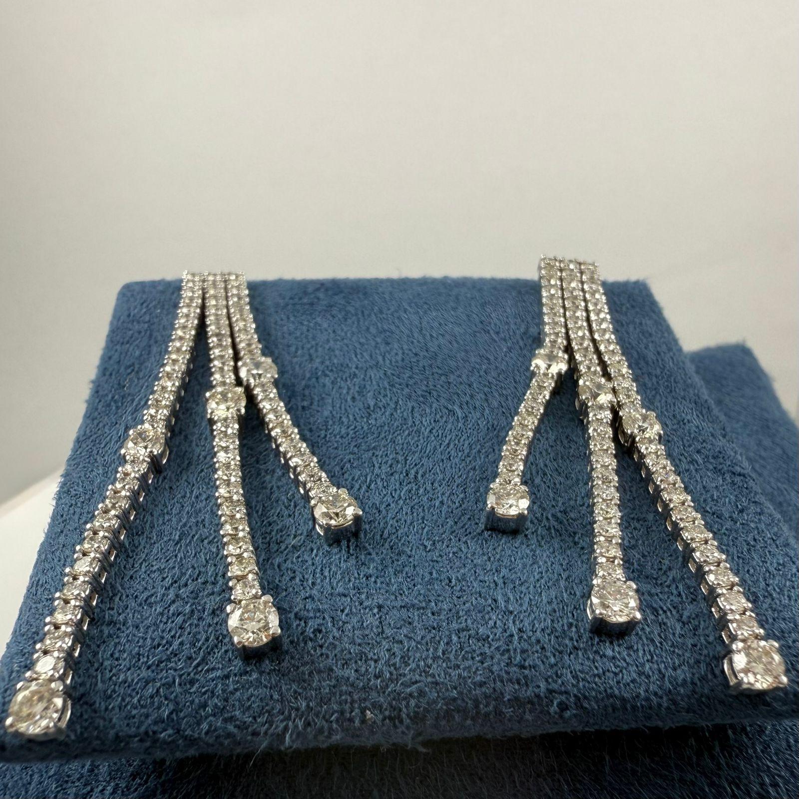 da uomo o donna Orecchini a Stazione con Diamante a Tre File da 4,01 Carati in Oro Bianco 14K in vendita