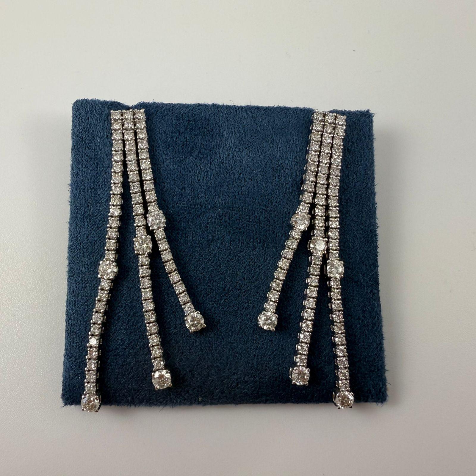 Orecchini a Stazione con Diamante a Tre File da 4,01 Carati in Oro Bianco 14K in vendita 3
