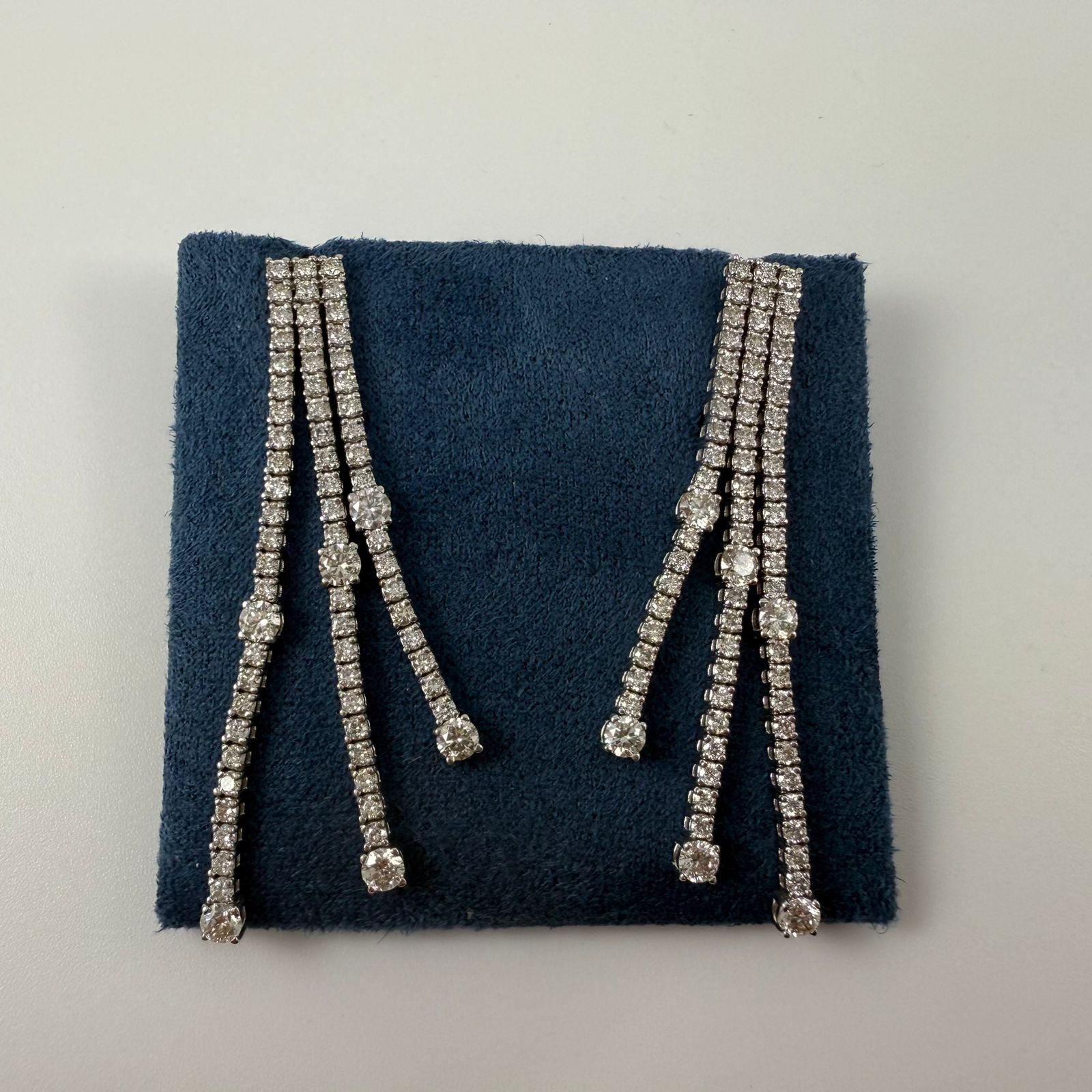 Orecchini a Stazione con Diamante a Tre File da 4,01 Carati in Oro Bianco 14K in vendita 4