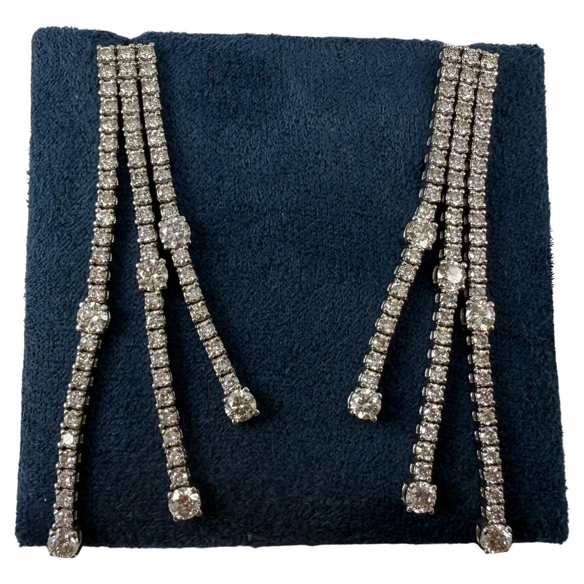 Orecchini a Stazione con Diamante a Tre File da 4,01 Carati in Oro Bianco 14K