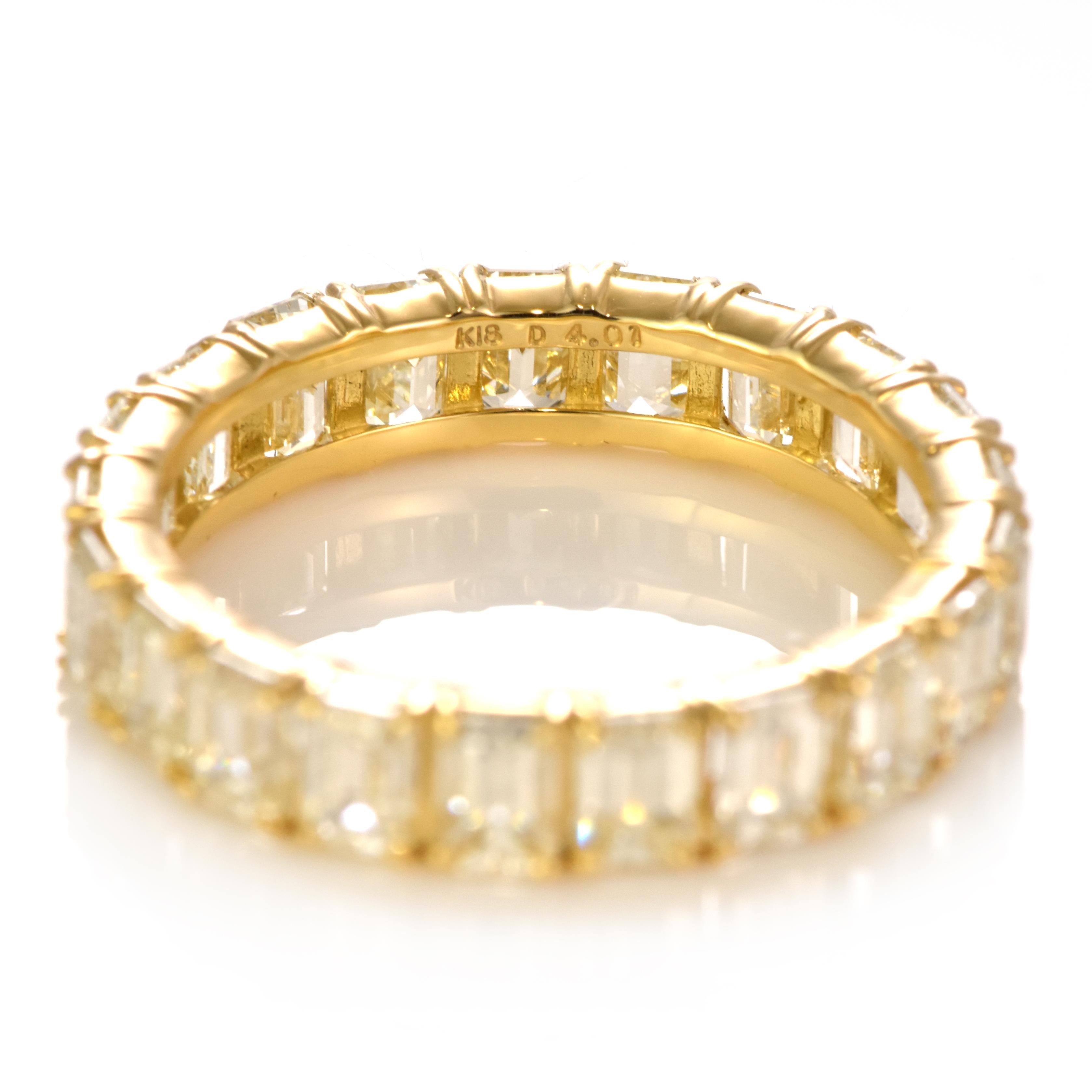 4,01 Karat Natürlicher Diamant im Smaragdschliff Ewigkeitsring aus 18 Karat Gold im Angebot 4