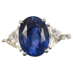 4.01 Carats Oval Unheated Ceylon Intense blue Sapphire Diamond Engagement ring