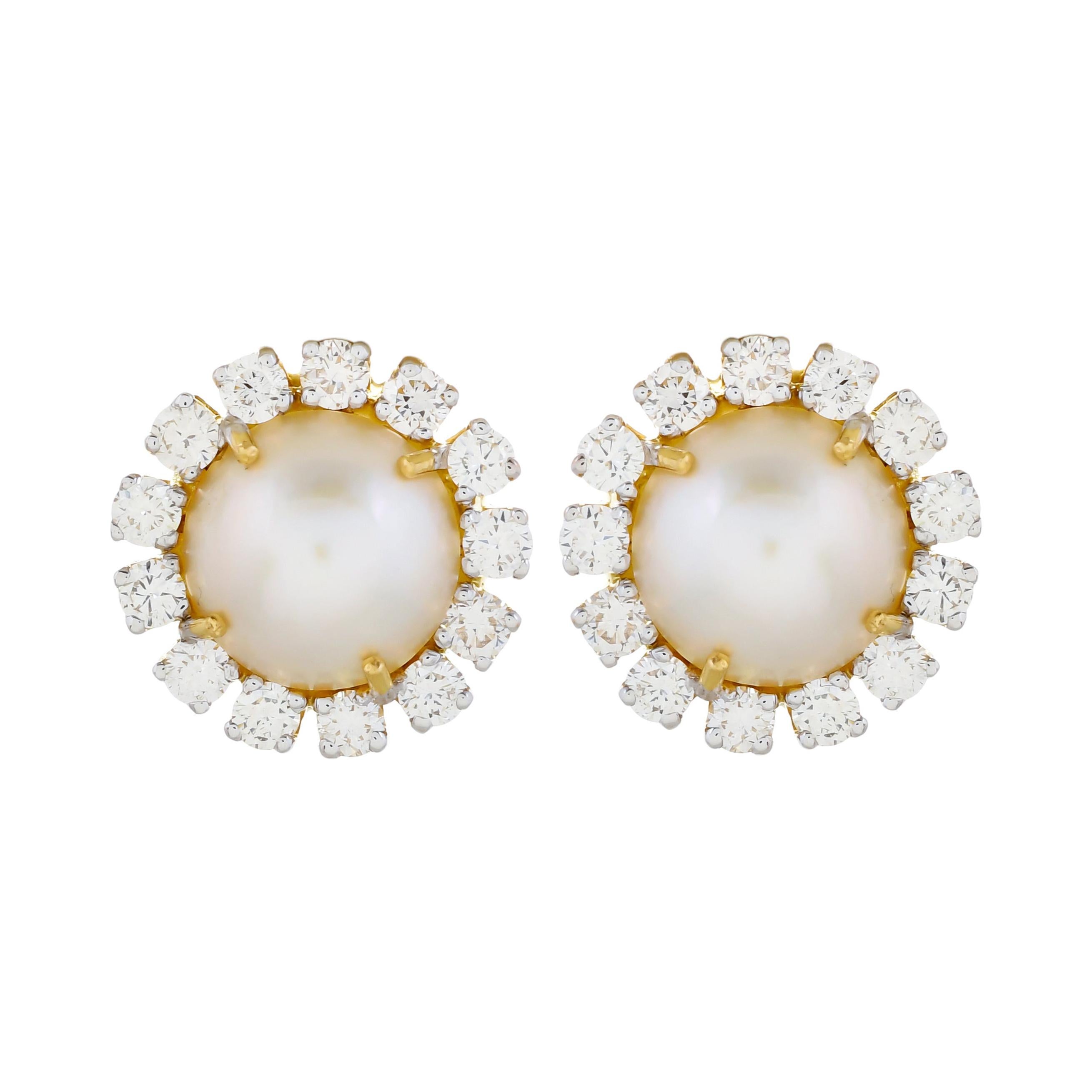 4.01 Carats White Pearl Diamond 18 Karats Yellow Gold Stud Earrings For Sale