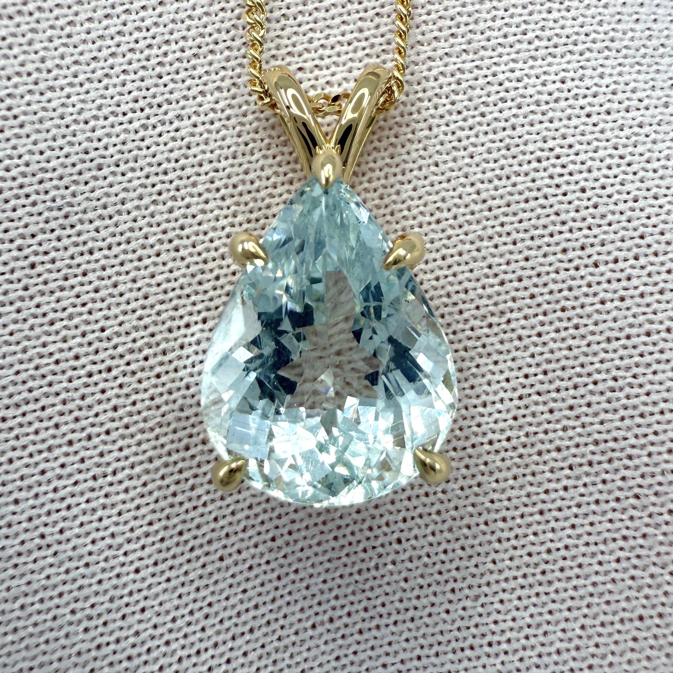 Collana con ciondolo in oro giallo 18 carati con taglio a goccia e acquamarina azzurra 4,01ct In condizioni Nuovo in vendita a Birmingham, GB