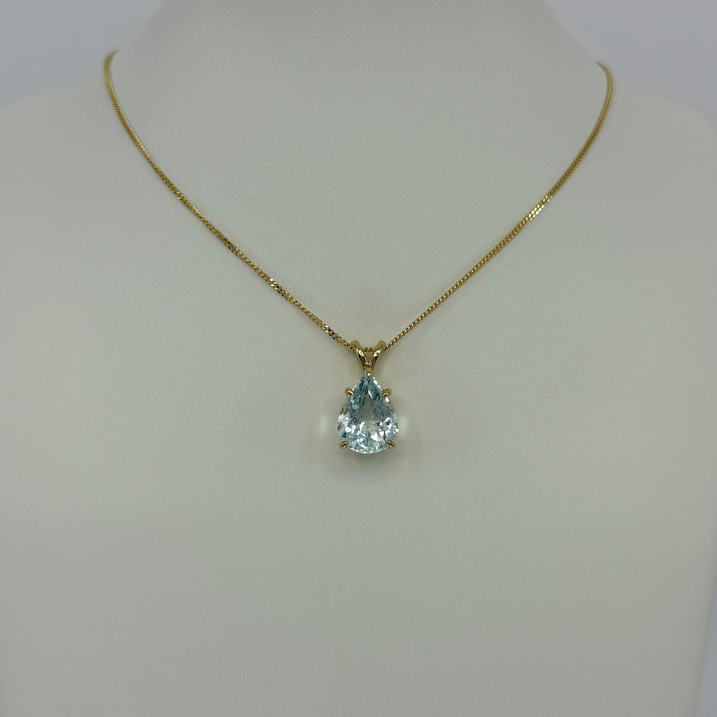 Collana con ciondolo in oro giallo 18 carati con taglio a goccia e acquamarina azzurra 4,01ct in vendita 1