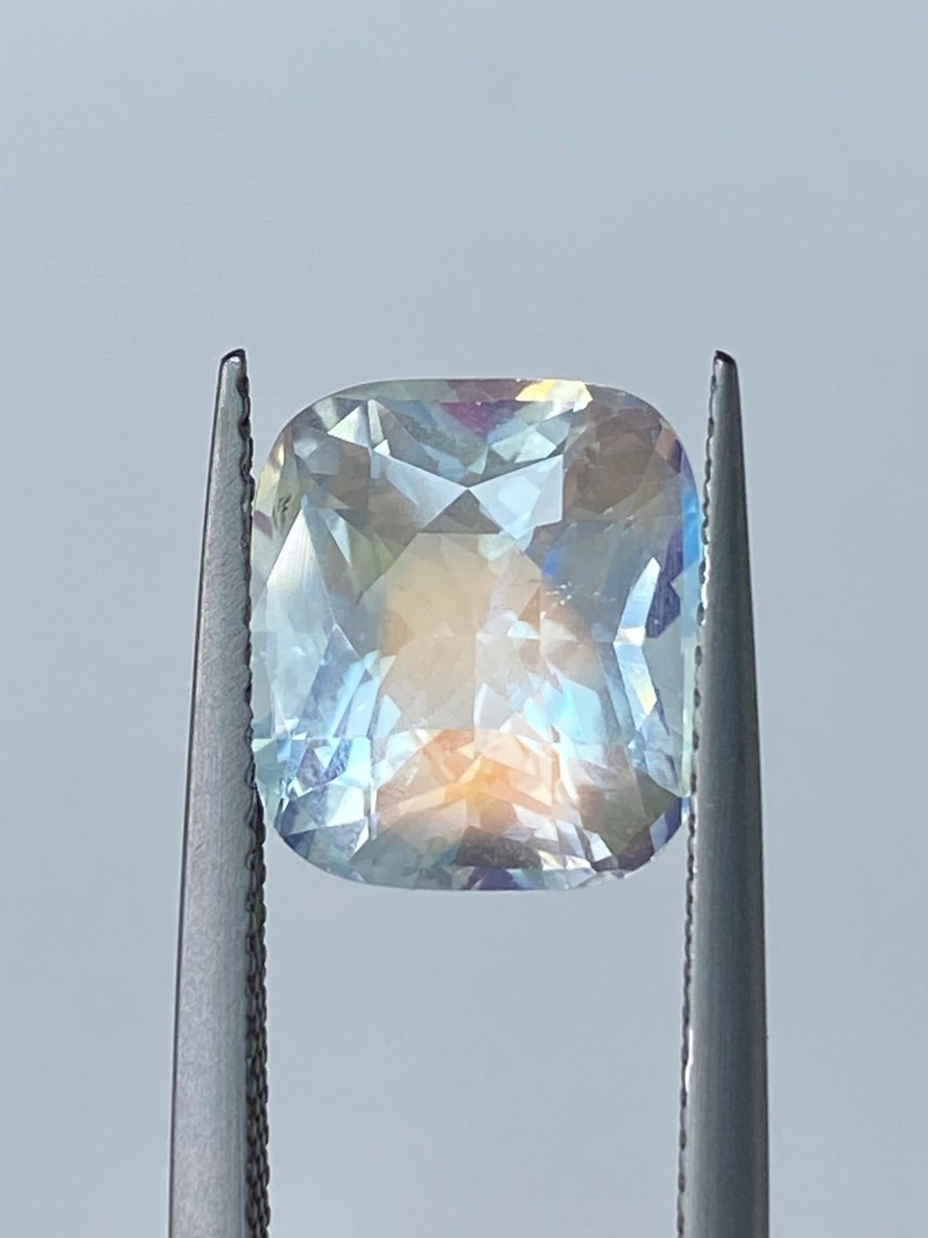 4.01ct Magalasy Rainbow Moonstone In New Condition For Sale In Christchurch, NZ