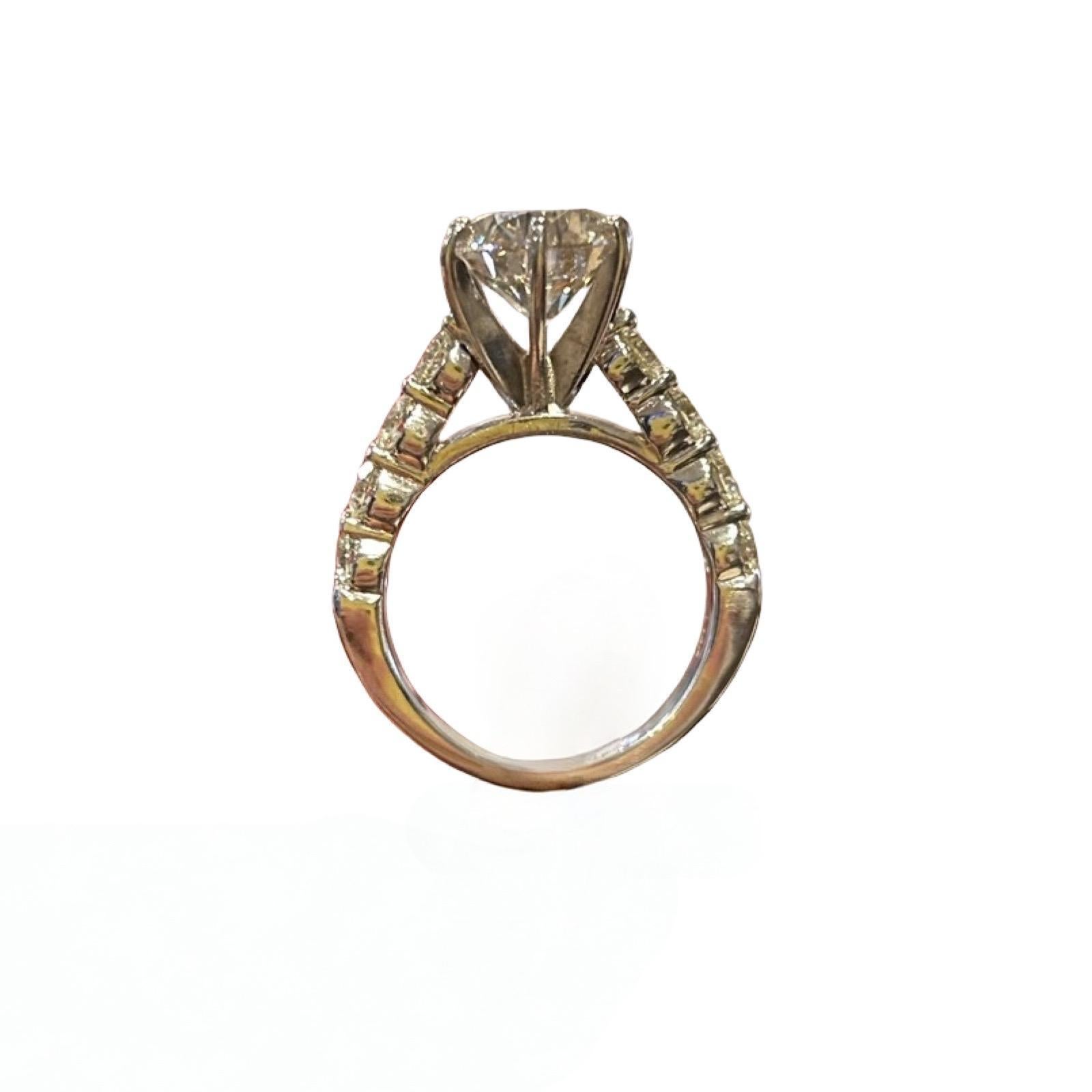 4.01ct Natural Diamond Ring GIA Certified Size 8 With Diamonds on Side In Excellent Condition For Sale In Miami, FL