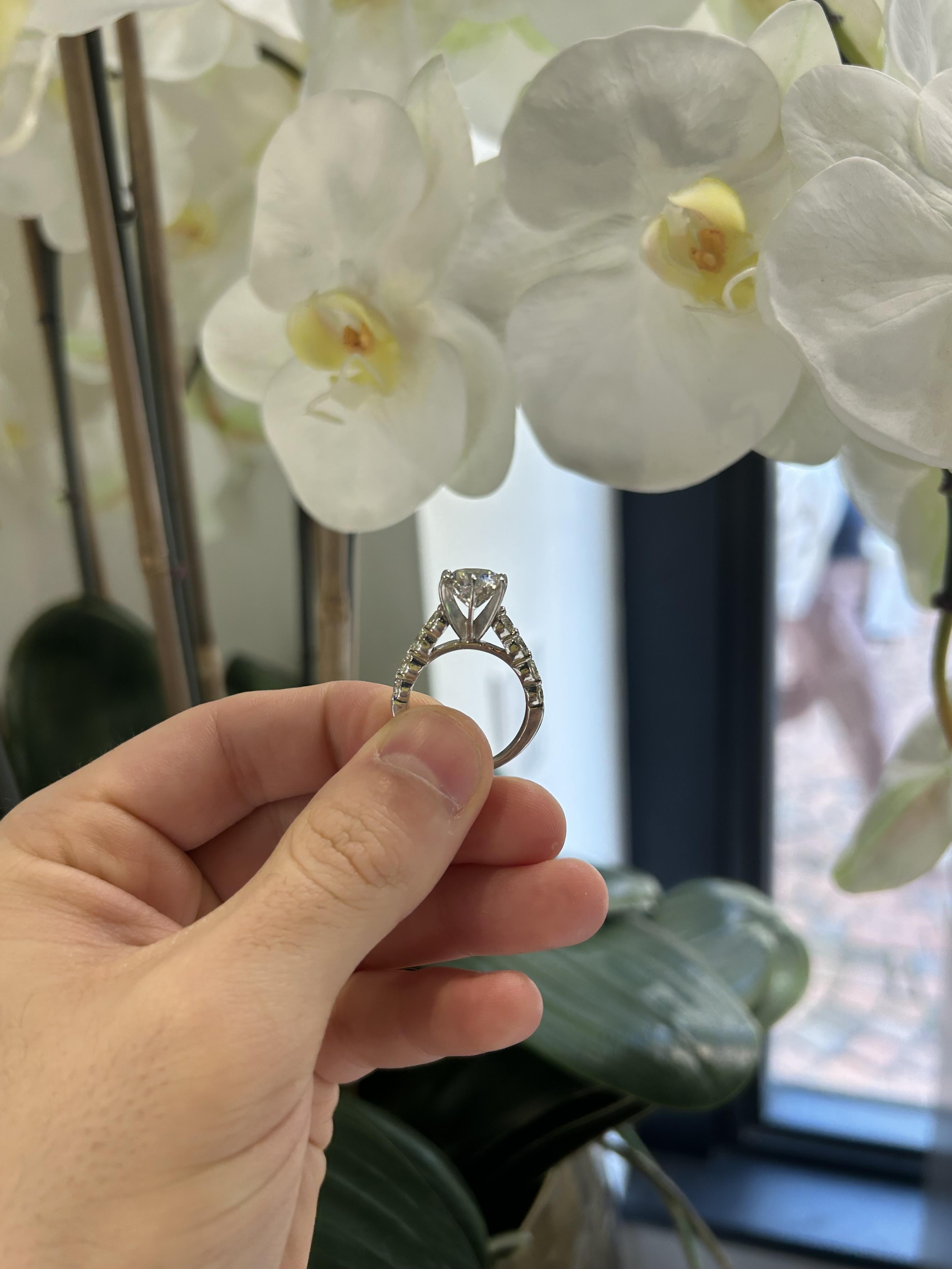 Women's or Men's 4.01ct Natural Diamond Ring GIA Certified Size 8 With Diamonds on Side For Sale