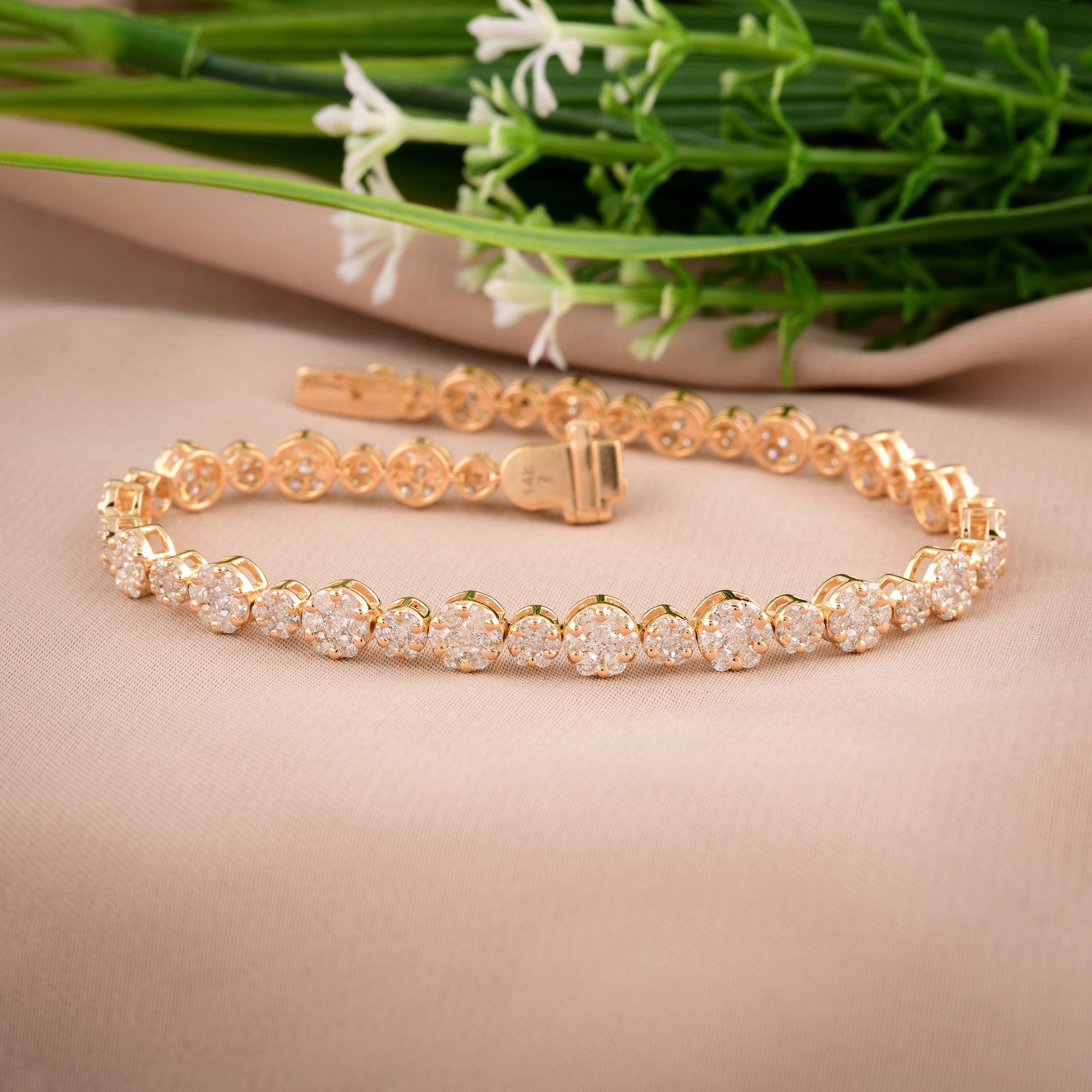 Taglio rotondo Bracciale tennis con cluster di diamanti tondi e brillanti Nature da 4,01 carati, oro giallo 14k in vendita