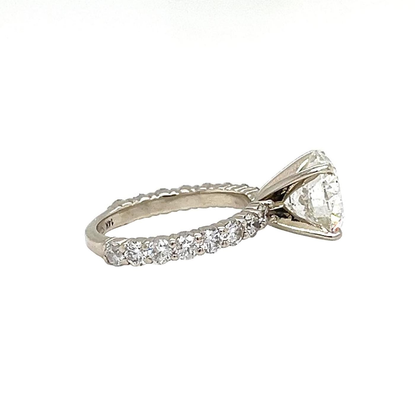 4.01ct Natural Round Cut Diamond in 14K White Gold Si3 Clarity Pave Diamond Ring For Sale 1