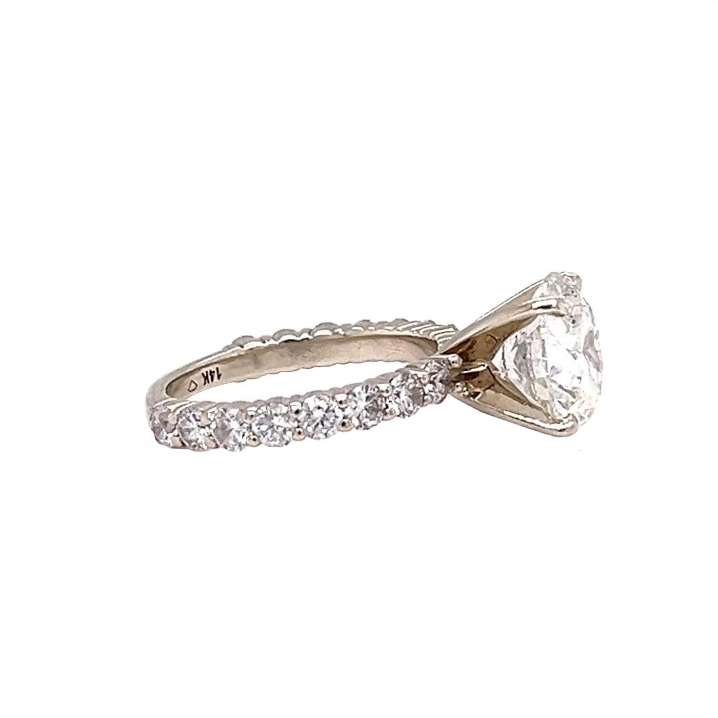 4.01ct Natural Round Cut Diamond in 14K White Gold Si3 Clarity Pave Diamond Ring For Sale 2
