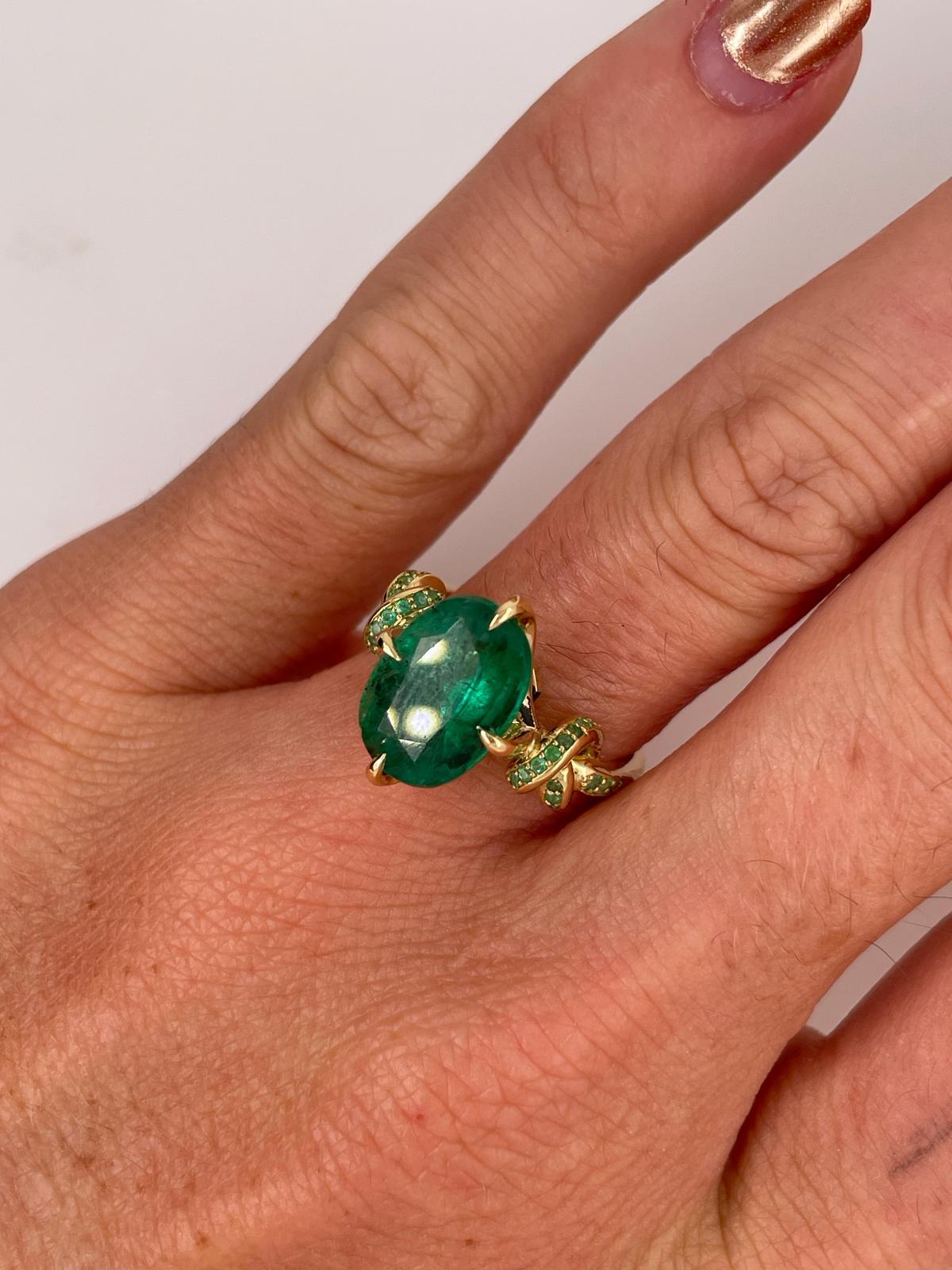 4.01ct Oval Cut Emerald Forget Me Knot ring with Emeralds in 18ct yellow gold For Sale 5