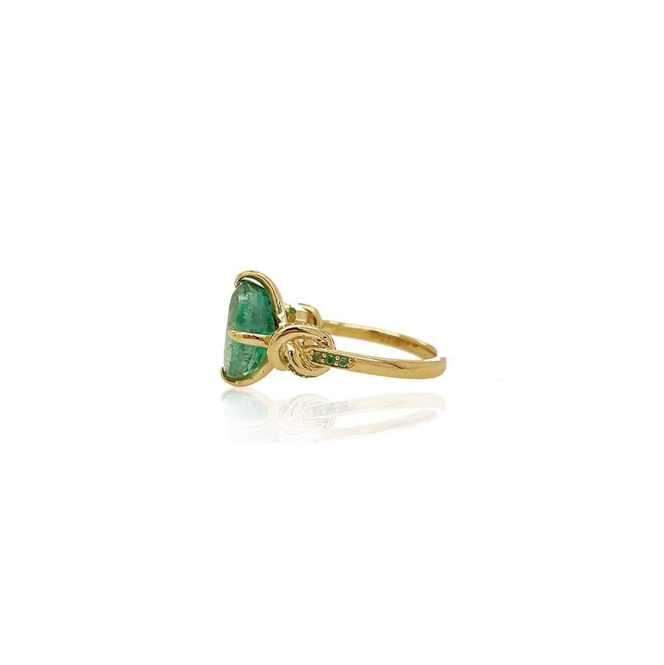 4.01ct Oval Cut Emerald Forget Me Knot ring with Emeralds in 18ct yellow gold In New Condition For Sale In Brisbane, AU