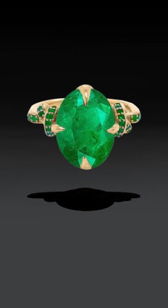 4.01ct Oval Cut Emerald Forget Me Knot ring with Emeralds in 18ct yellow gold