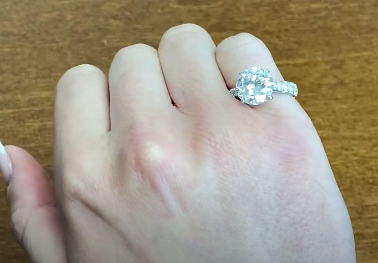 4.01ct Round Brilliant Cut Diamond Engagement Ring, Platinum For Sale 1