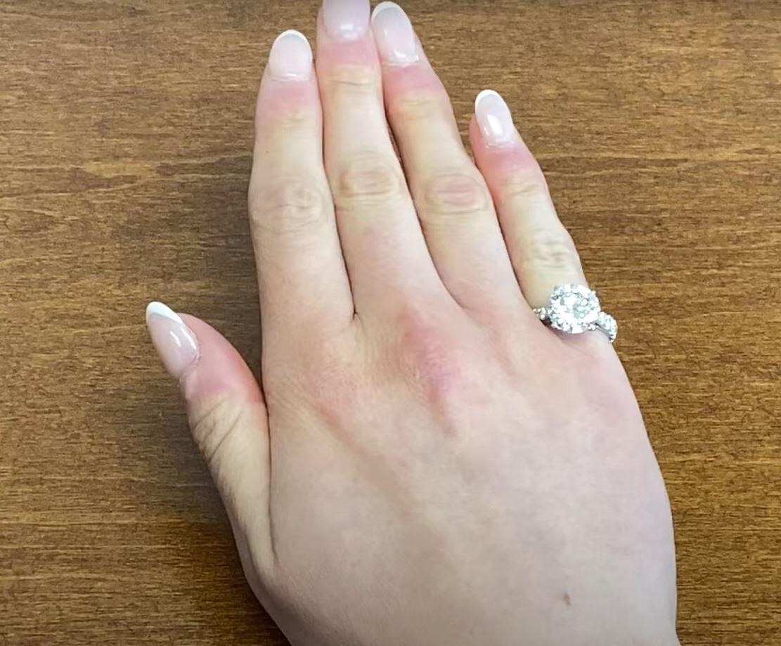 4.01ct Round Brilliant Cut Diamond Engagement Ring, Platinum For Sale 3