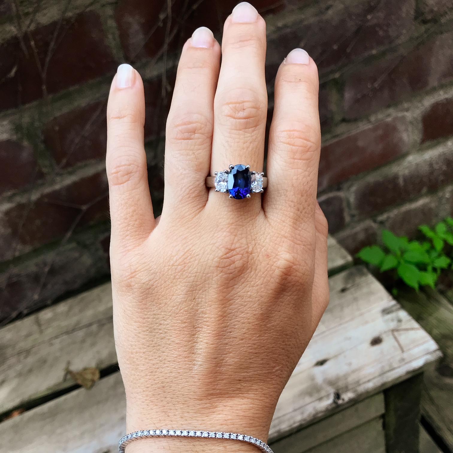 4.01ct Sapphire and Diamond 3-Stone Ring In New Condition For Sale In Westmount, CA