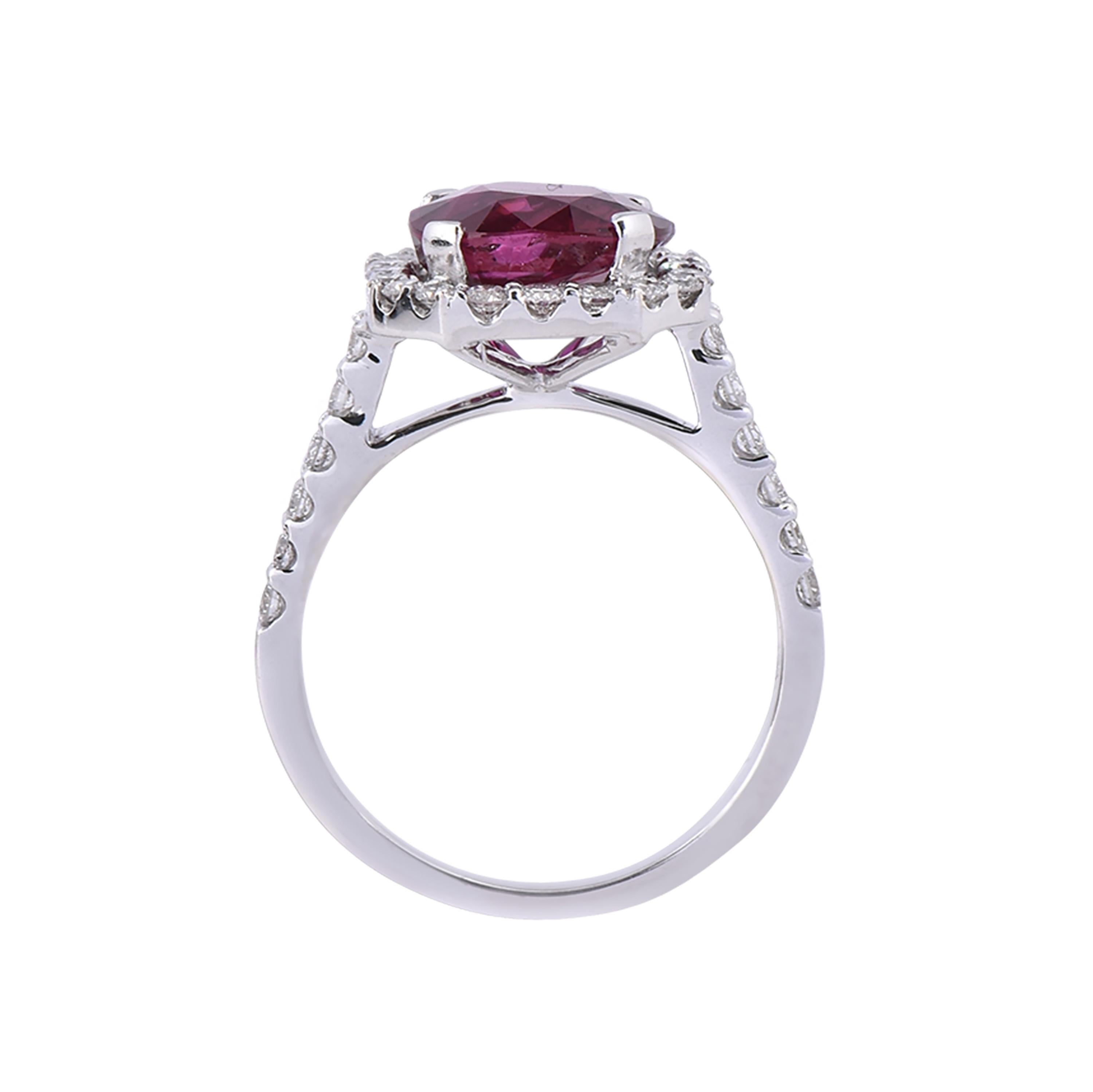 Laviere 4.02 Carat Burmese Ruby and Diamond Ring In New Condition For Sale In Dubai, Dubai