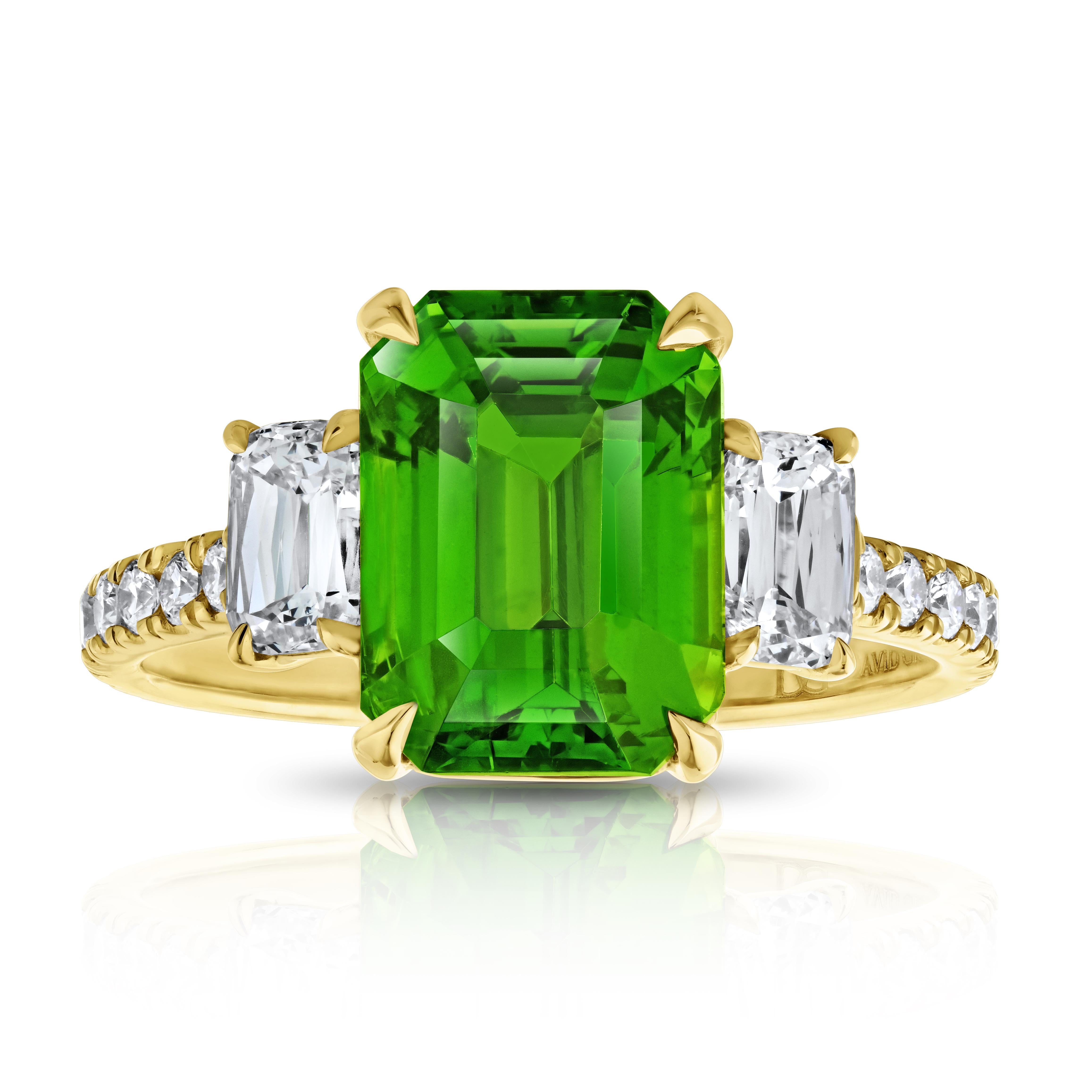 4.02 Carat Emerald Cut Green Tsavorite and Diamond 18k YG Ring In New Condition For Sale In New York, NY