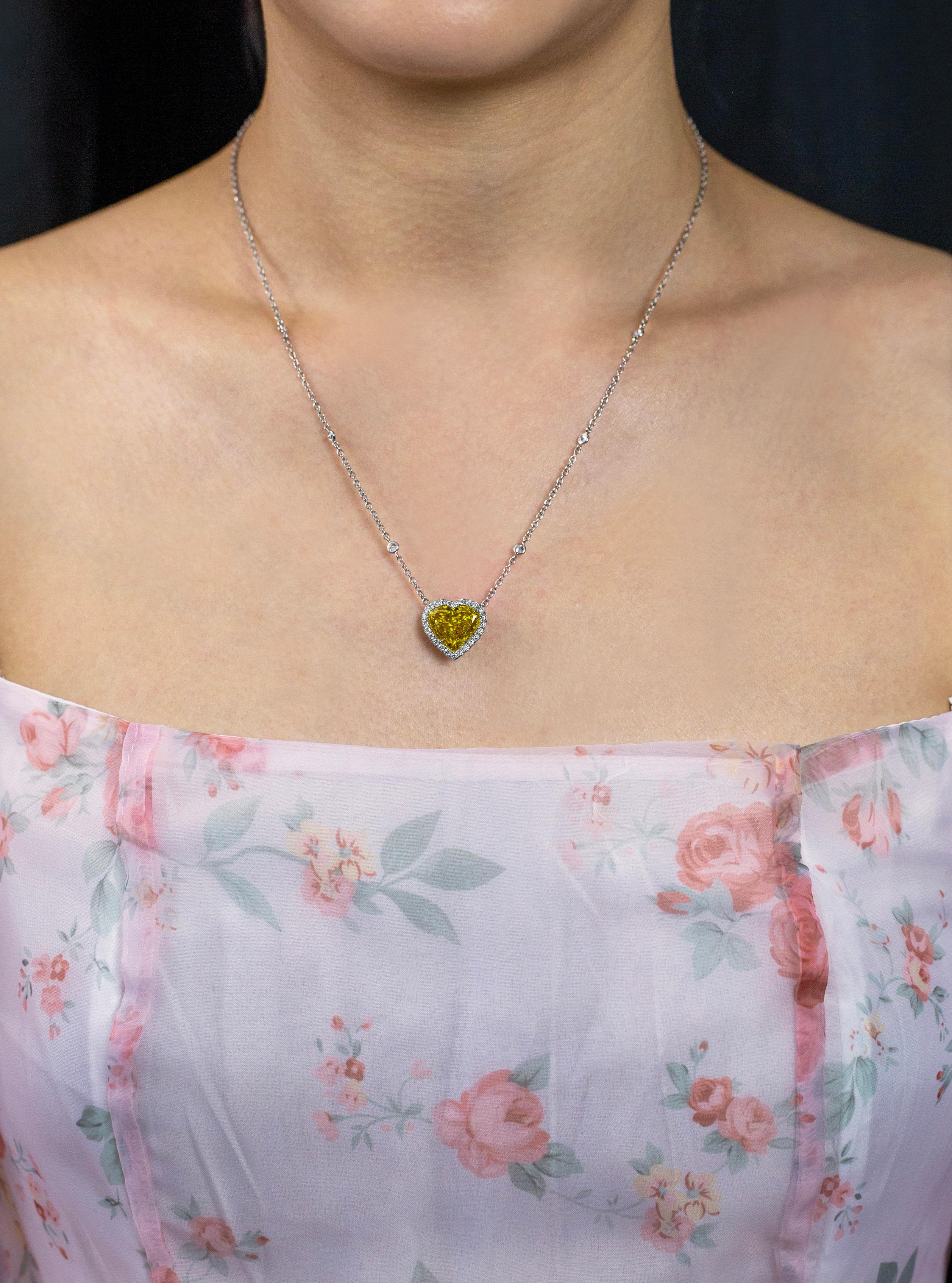 Contemporary GIA Certified 4.02 Carats Heart Shape Yellow Diamond Halo Pendant Necklace For Sale