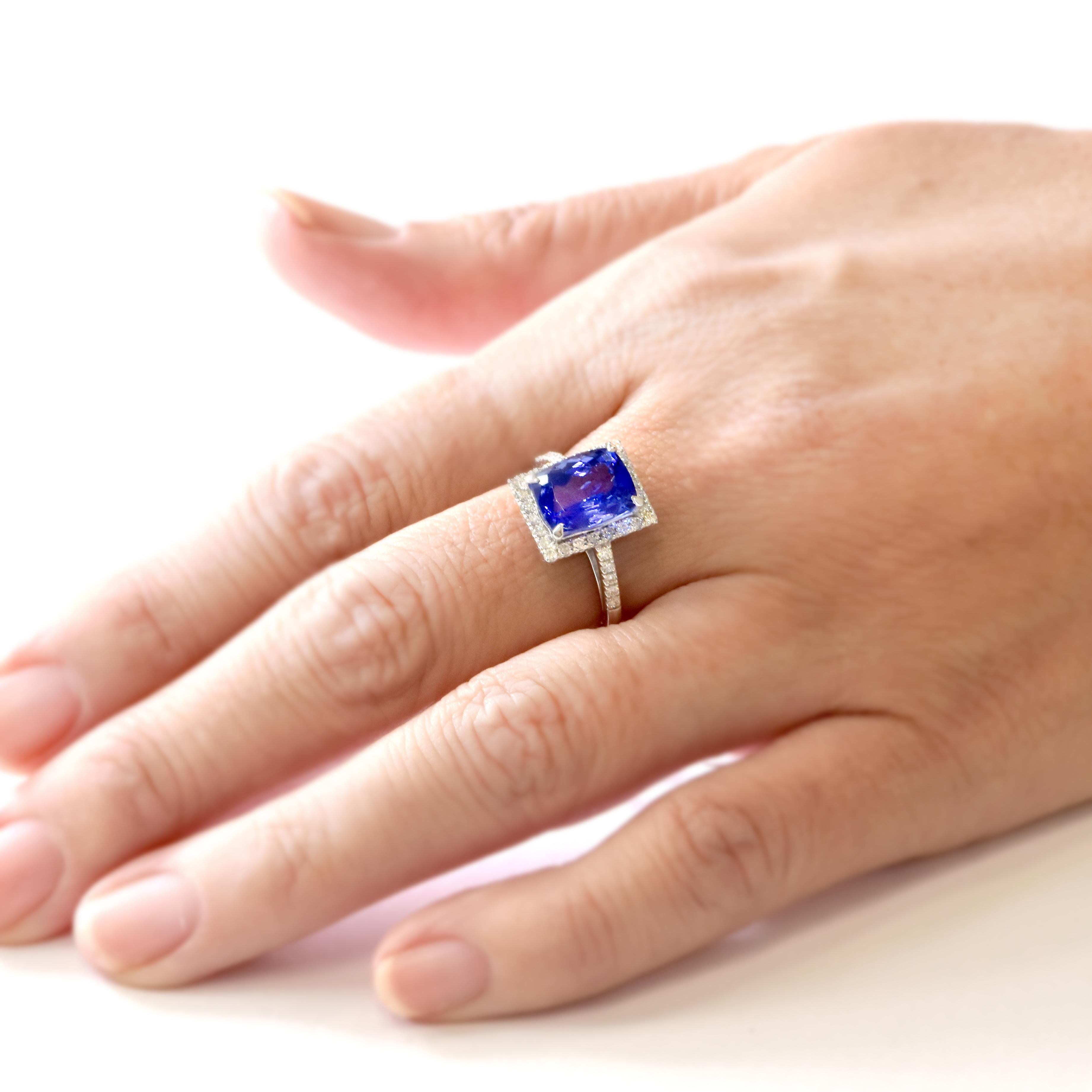 4.02 Carat Natural 'AAA' Tanzanite and Diamond Ring Made in Platinum For Sale 1