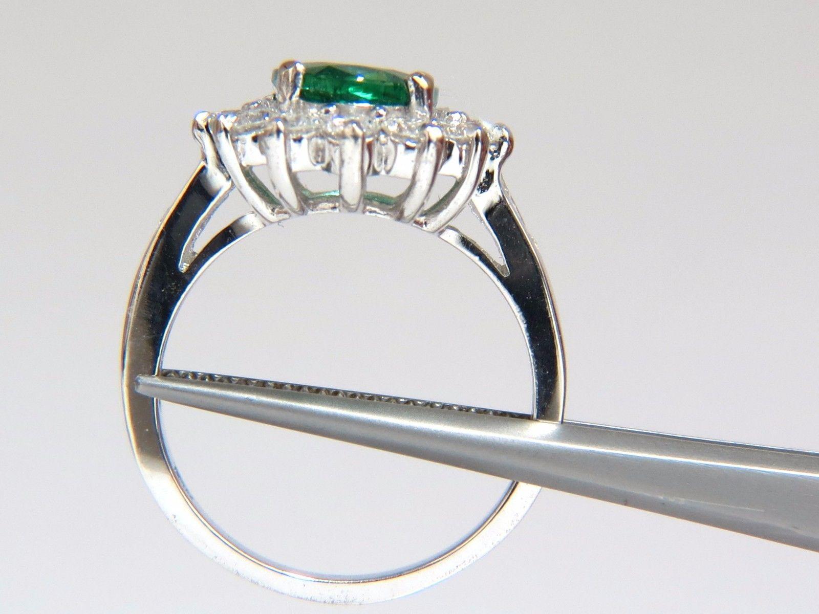 4.02 Karat natürlicher ovaler Smaragd-Diamant-Cocktail-Halo-Ring 18 Karat G/Vs für Damen oder Herren im Angebot