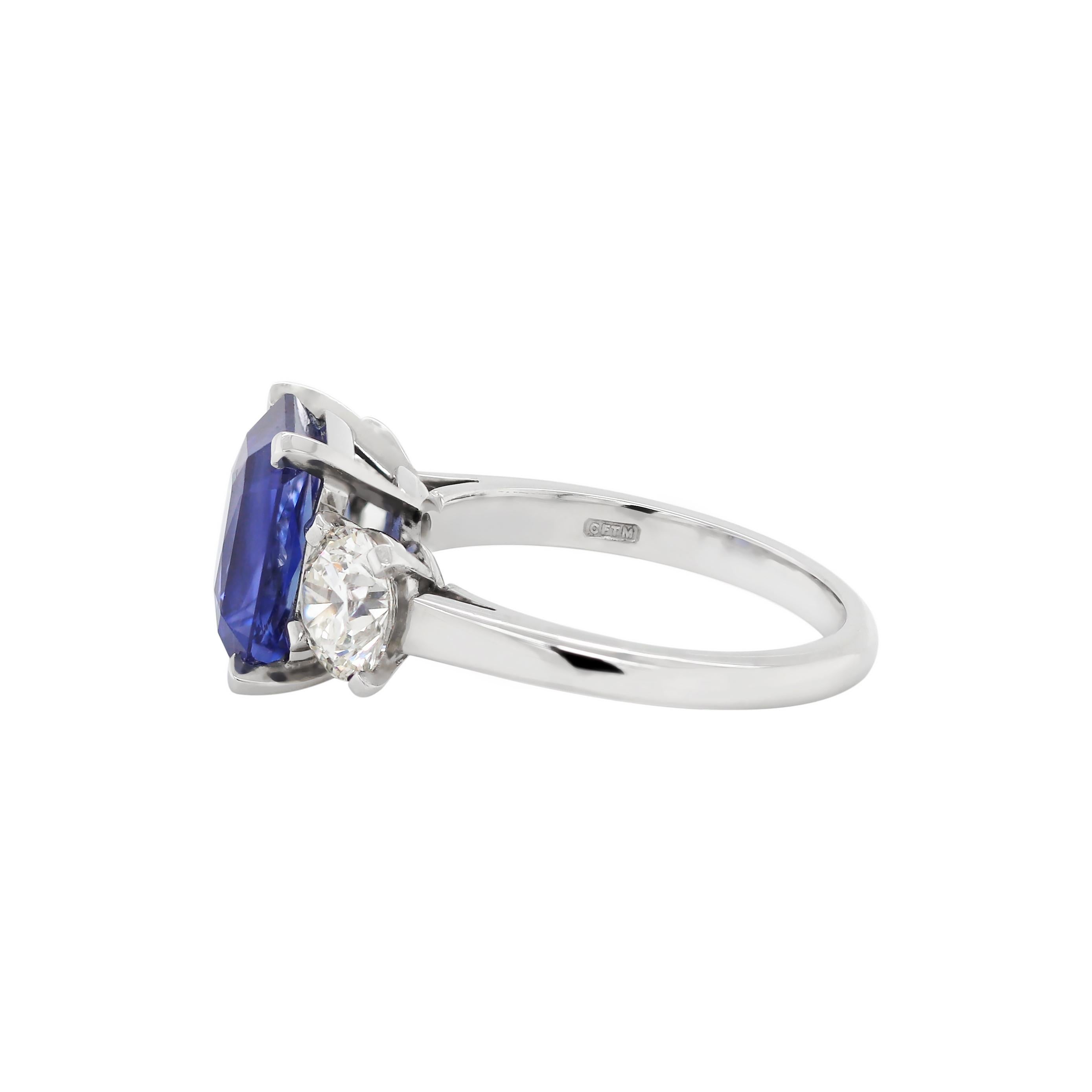 Modern 4.02 Carat Natural Unheated Sapphire and Diamond Three-Stone Platinum Ring For Sale