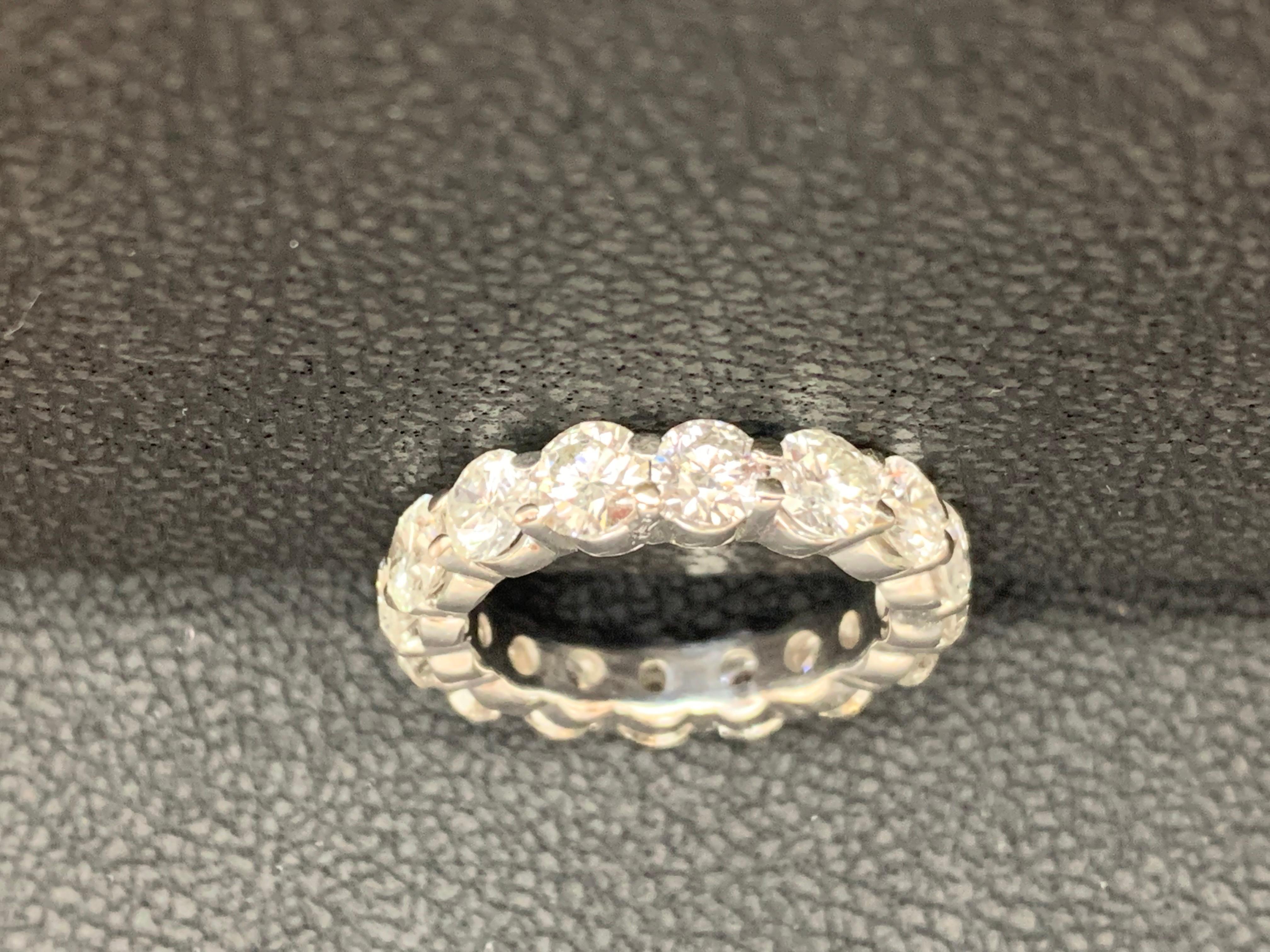 4.02 Carat Round Wedding Band in 14K White Gold In New Condition For Sale In NEW YORK, NY
