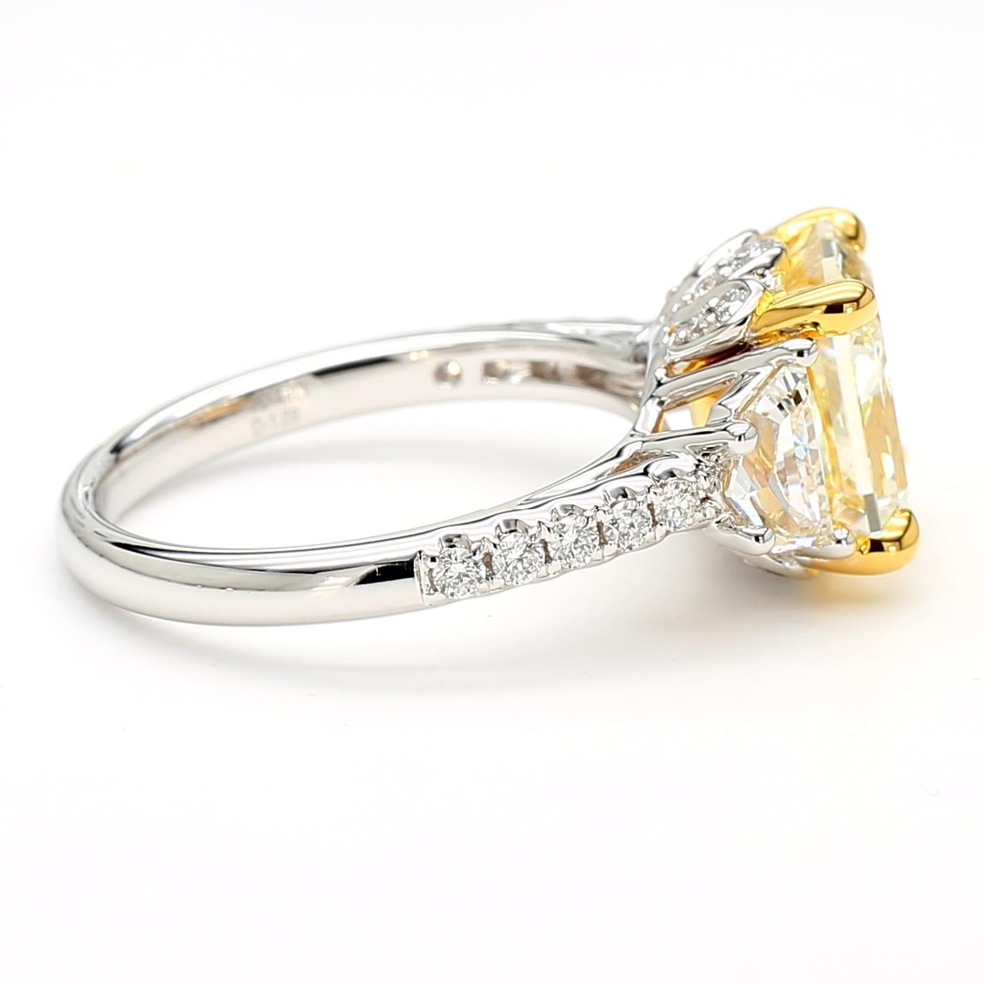 4.02 Carat Yellow Diamond Square Radiant Cut *Three Stone Ring* VS1 18k Gold In New Condition For Sale In New York, NY