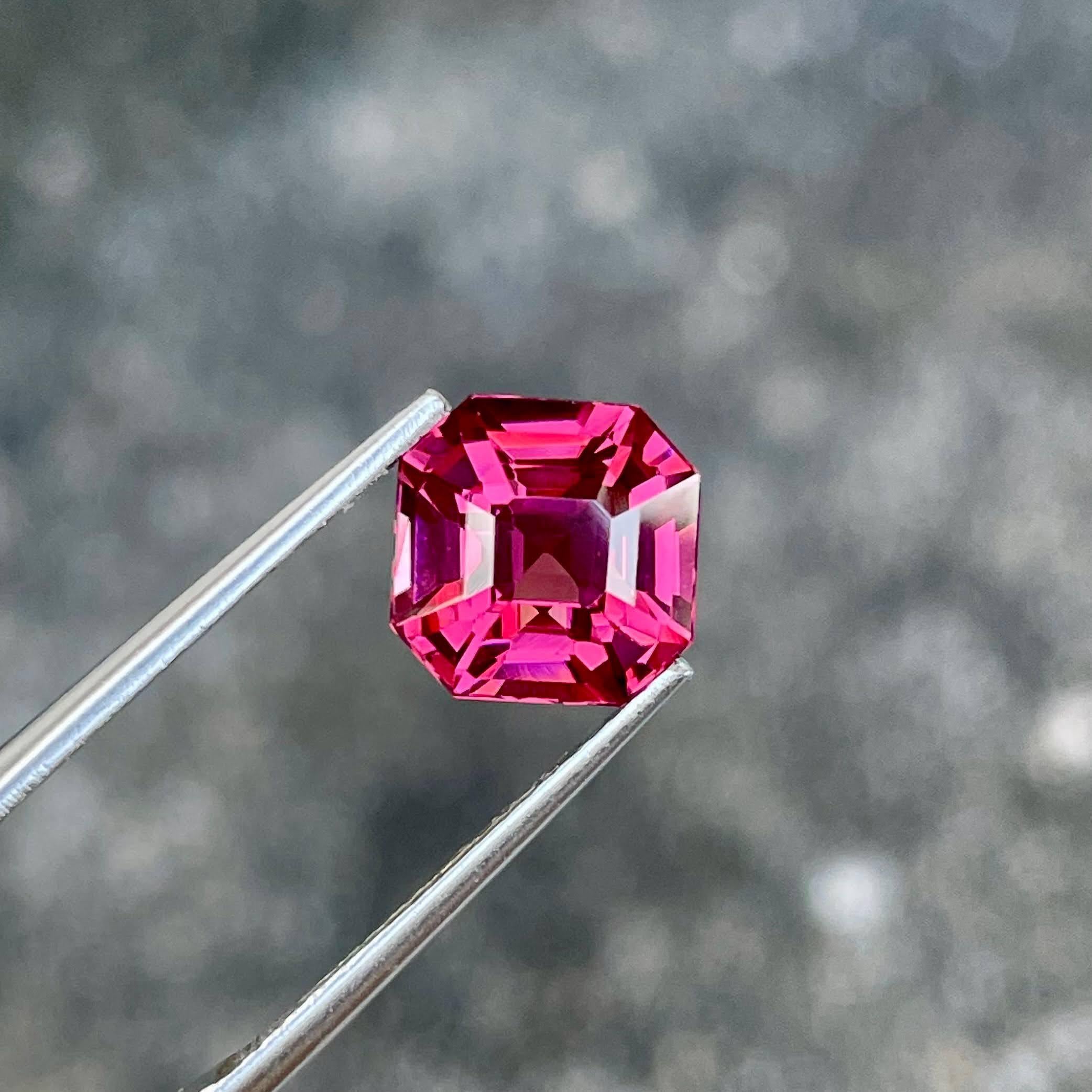 4.02 carats Pinkish Red Garnet Asscher Cut Natural African Gemstone In New Condition For Sale In Bangkok, TH
