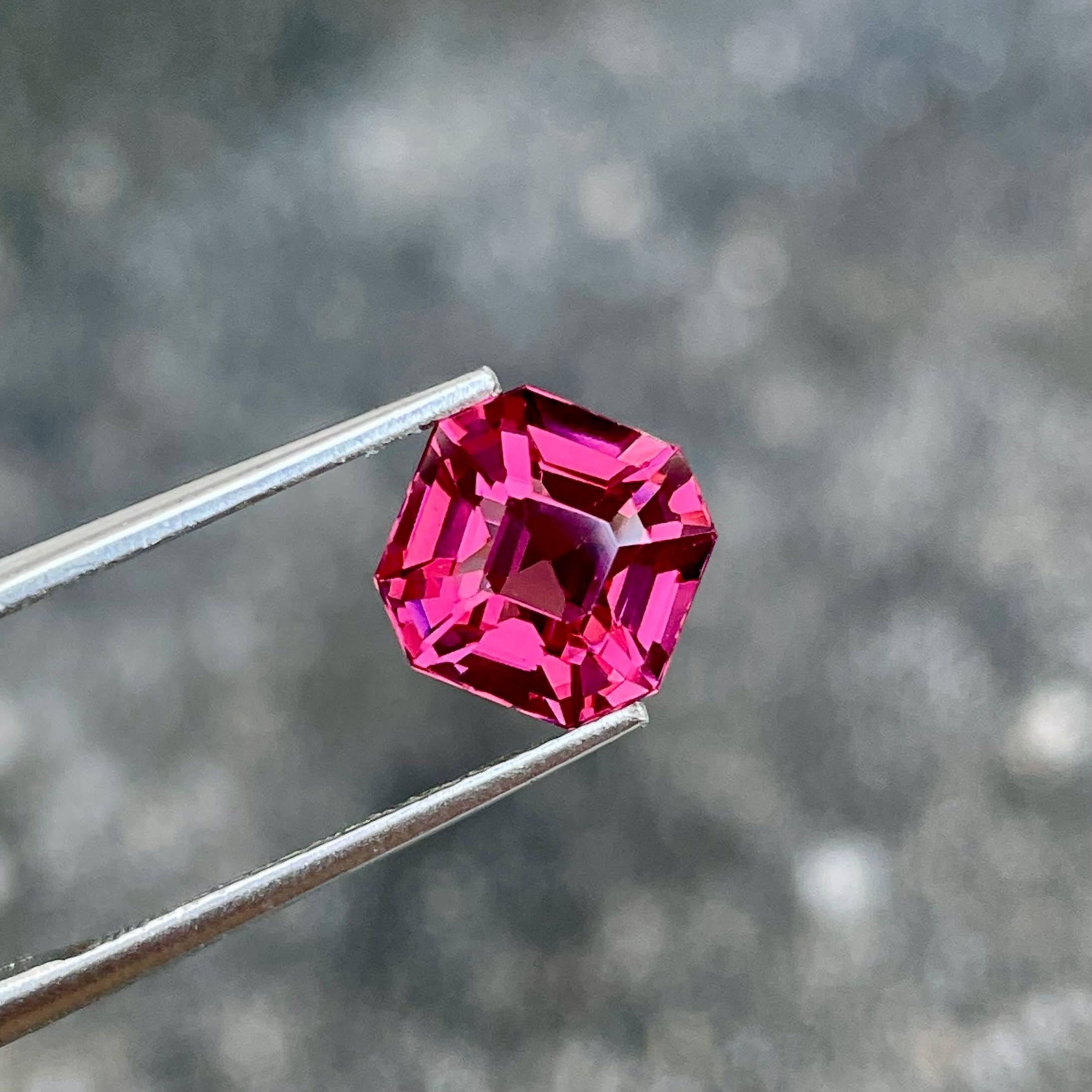 4.02 carats Pinkish Red Garnet Asscher Cut Natural African Gemstone For Sale 1